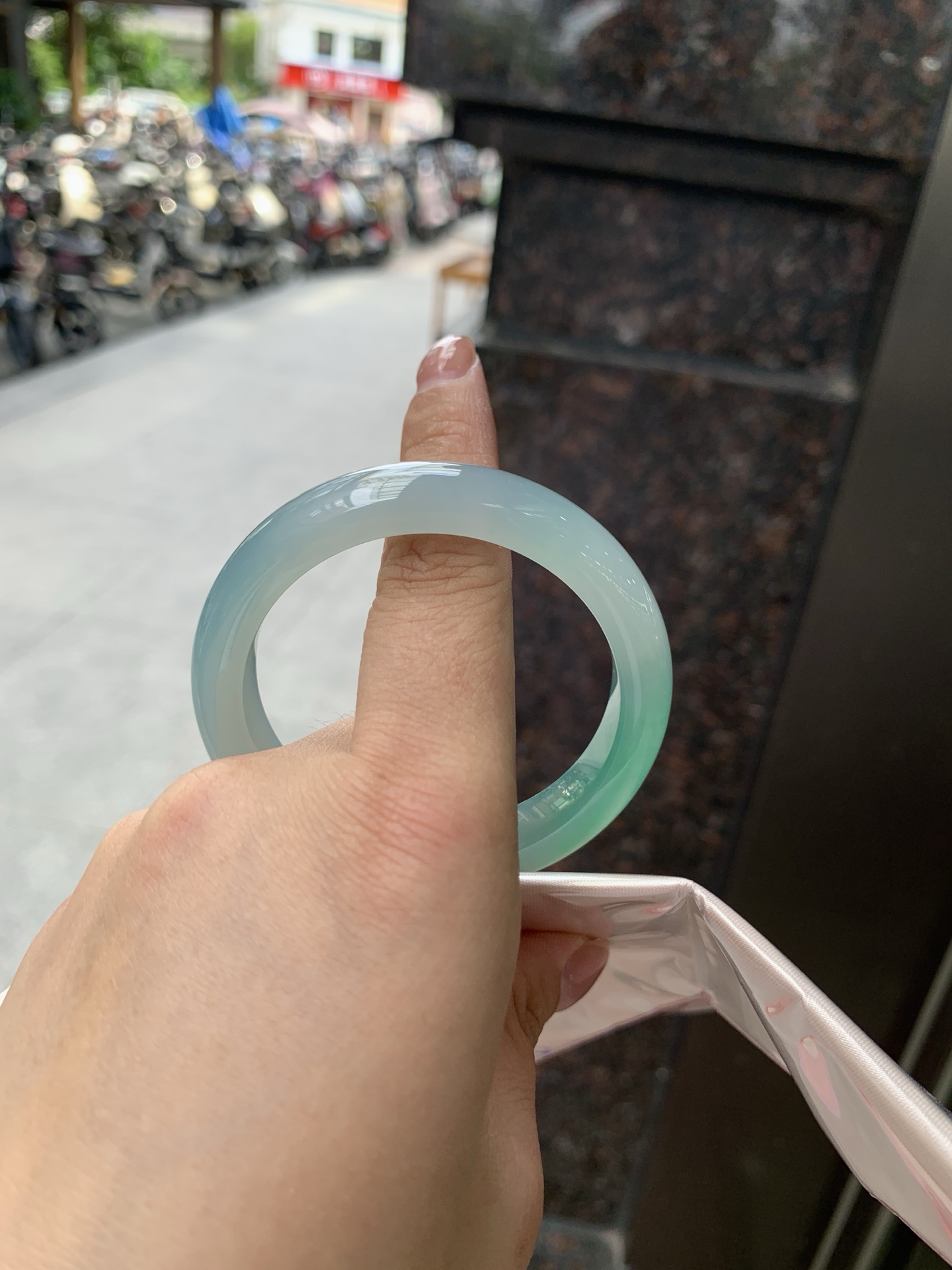 冰蓝绿正圈, 52.5-10.8-8, 0805-N1297, 打灯冰晶纹，冰蓝为底，青绿漫染，通透如水，温润似雾抬手便是整片高原湖水的清冽温柔。