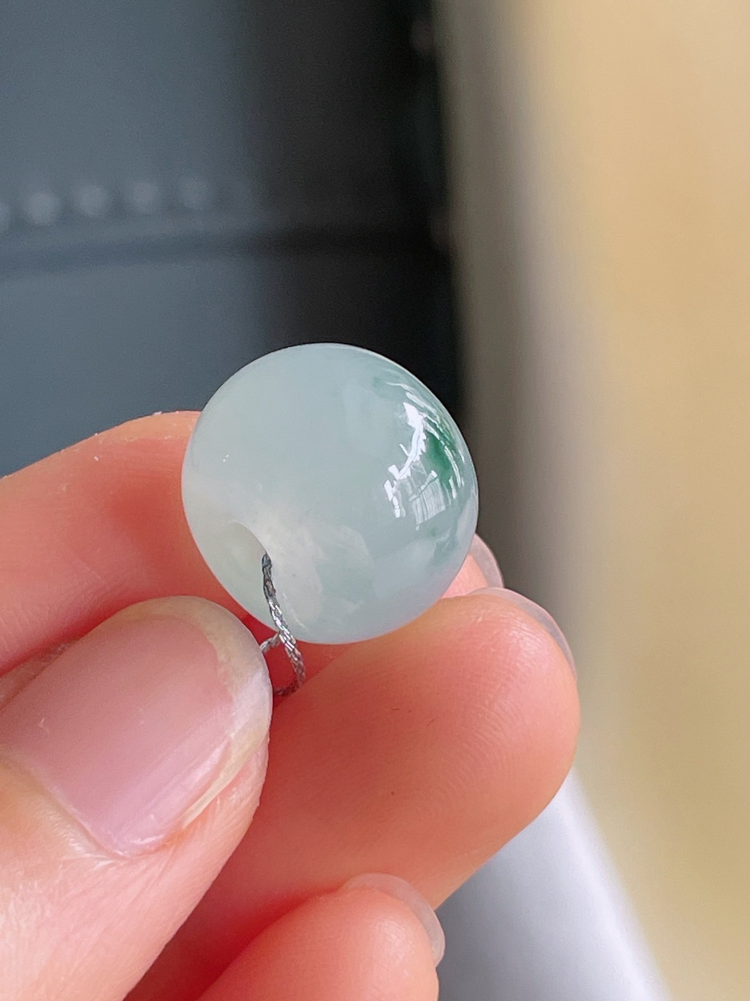 天然翡翠A货，冰飘花路路通单珠，尺寸：16-12mm。【编4044】