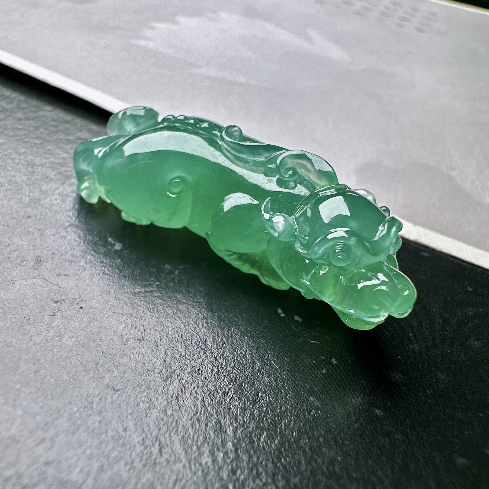 【冰种晴蓝貔貅】种水特色兼备，冰感很强烈，更难得的是底子很干净，色泽漂亮，难得好东西。