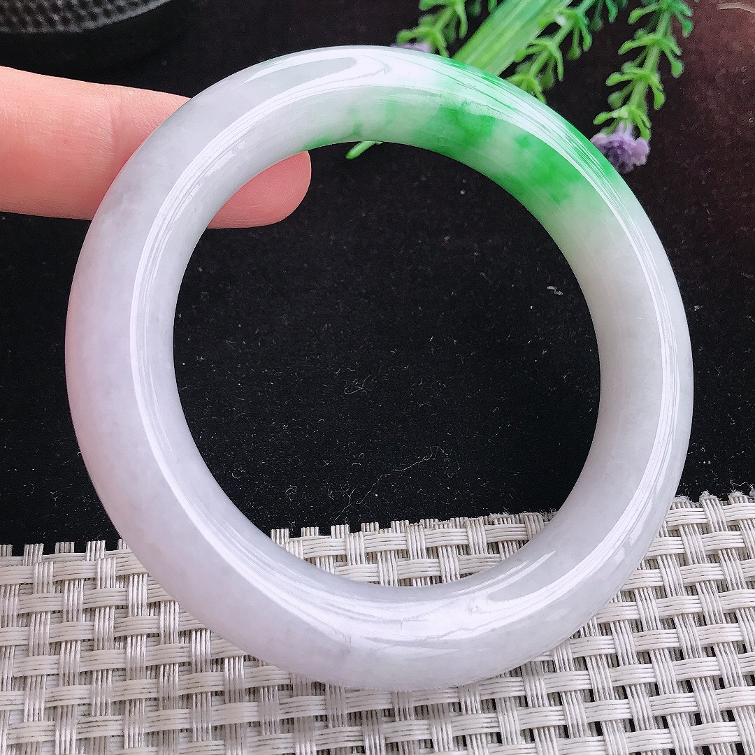 实拍A货翡翠57.5/12.1/12.2老坑精美飘阳绿胖圆条手镯平安镯百搭