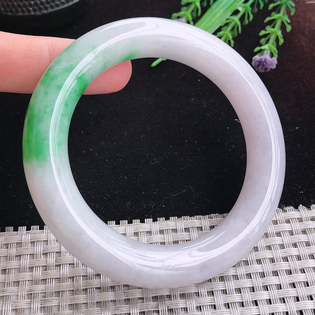 实拍A货翡翠57.5/12.1/12.2老坑精美飘阳绿胖圆条手镯平安镯百搭