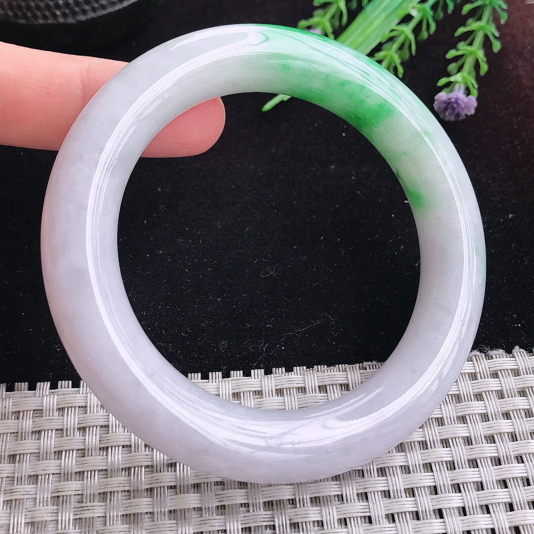 实拍A货翡翠57.5/12.1/12.2老坑精美飘阳绿胖圆条手镯平安镯百搭