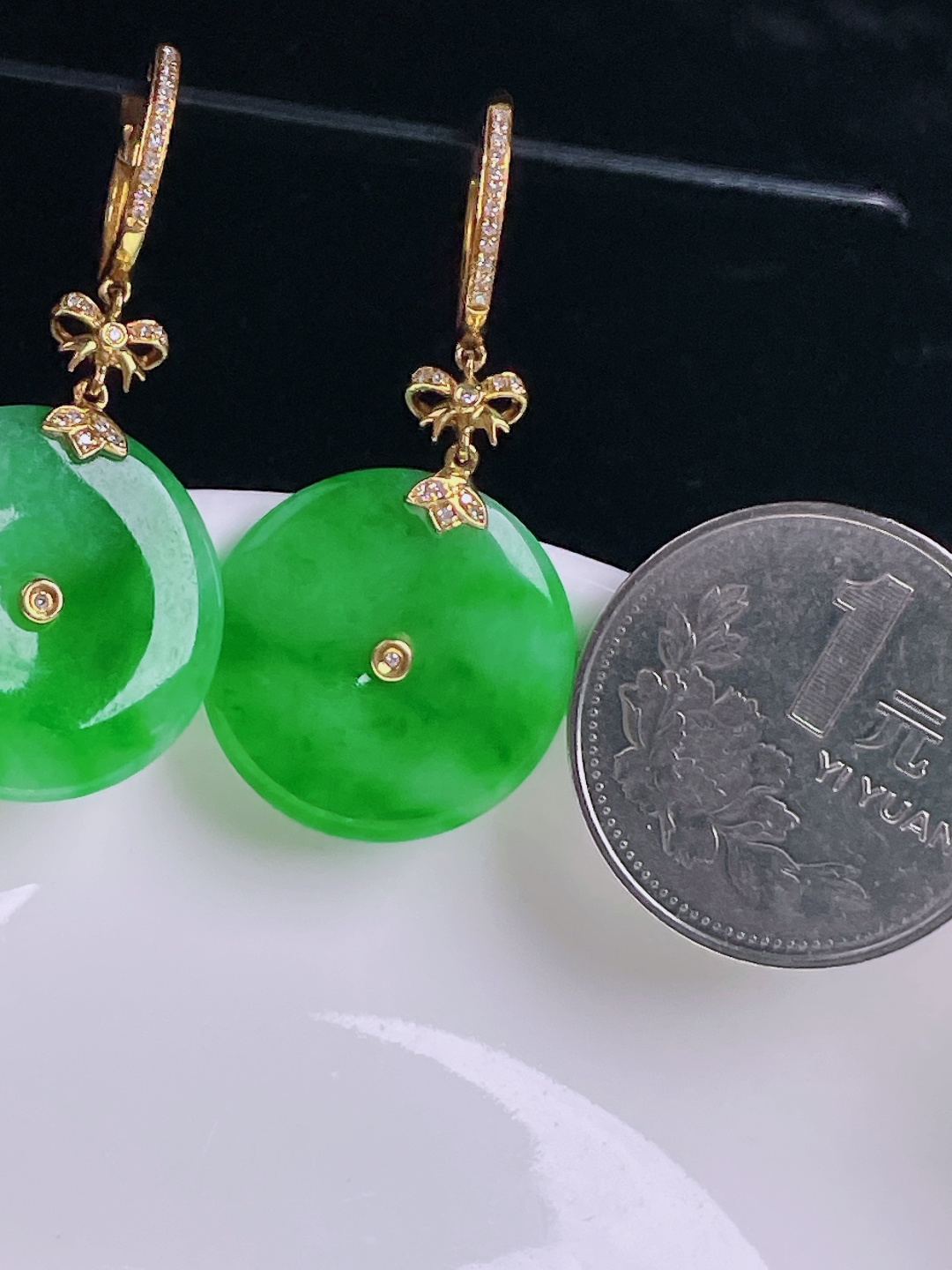辣绿耳坠，老种起光，细底通透，尺寸：裸石20.5/3mm