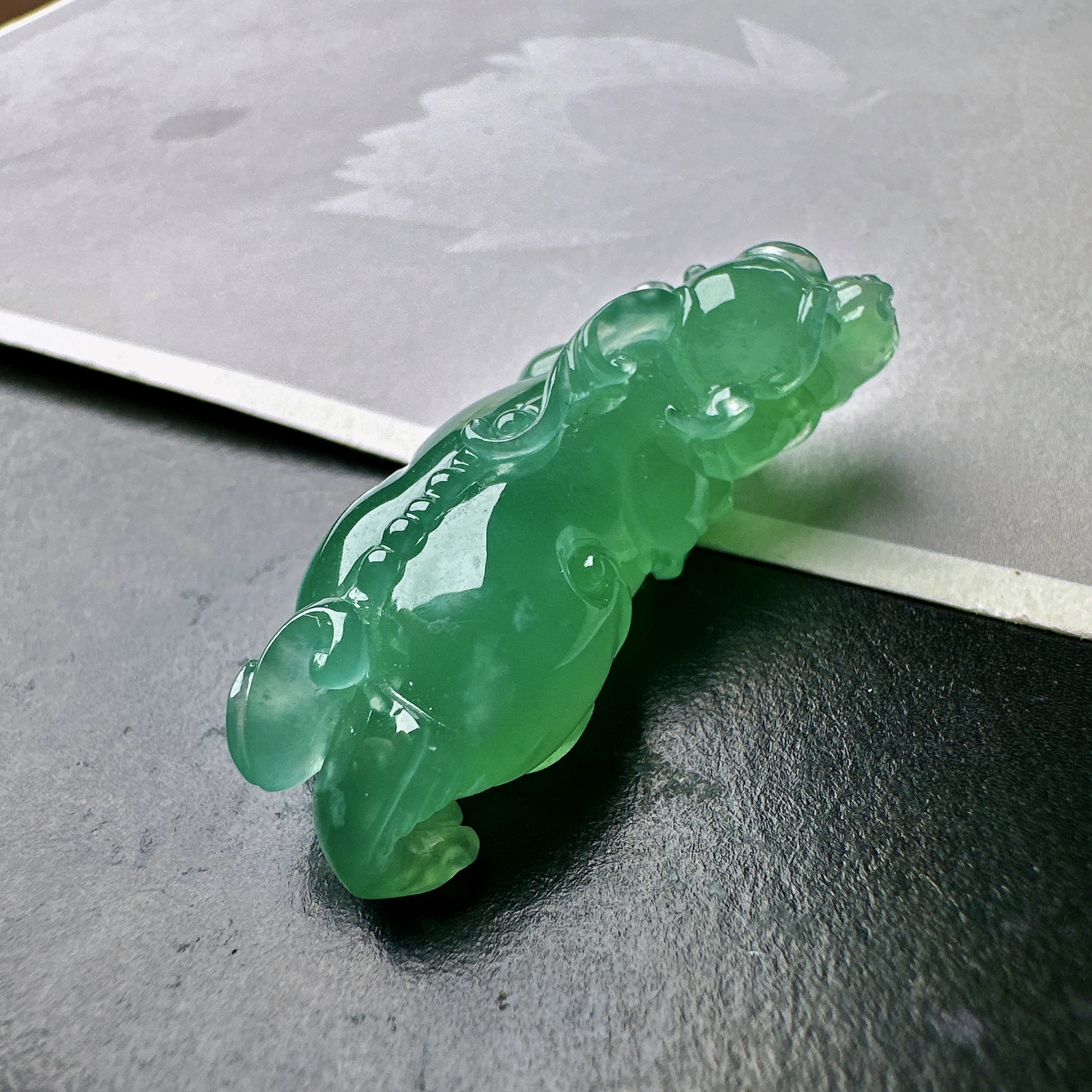【冰种晴蓝貔貅】种水特色兼备，冰感很强烈，更难得的是底子很干净，色泽漂亮，难得好东西。