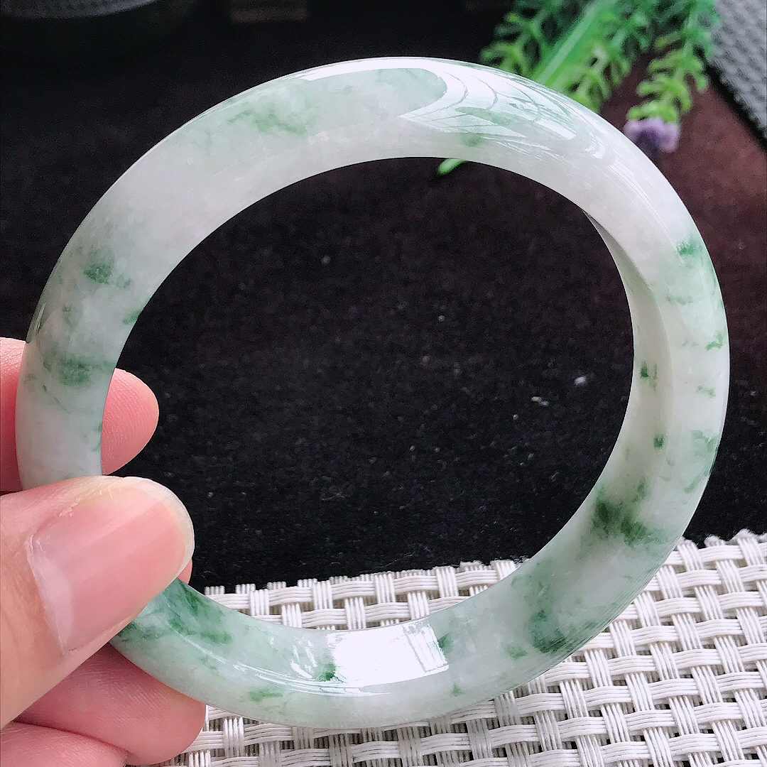 实拍A货翡翠62/13.2/8.7大圈口老坑精美冰润飘花手镯宽边玉镯平安镯百搭