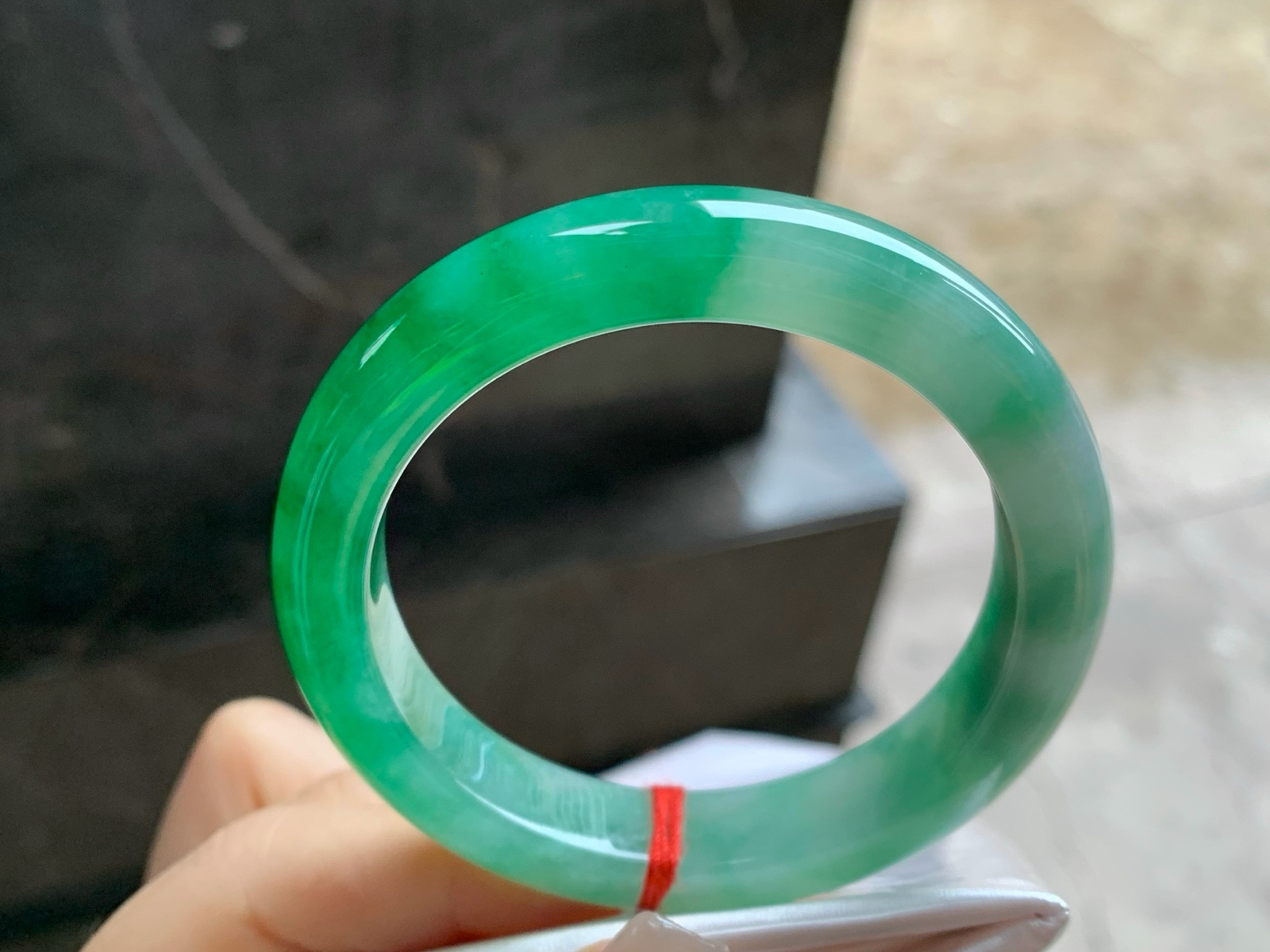 51.7-11-8.5
带色手镯^_^有种有色～绿色浓郁精品小圈口