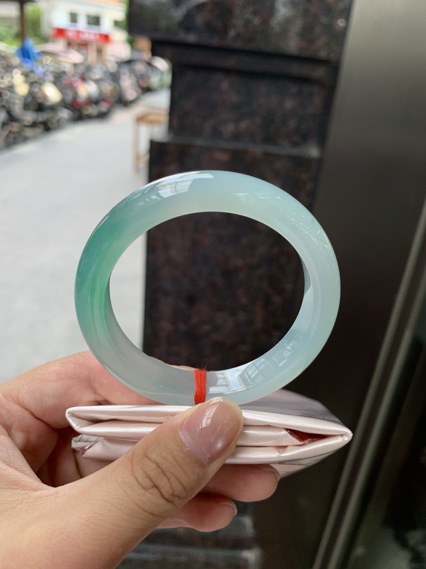 冰蓝绿正圈, 52.5-10.8-8, 0805-N1297, 打灯冰晶纹，冰蓝为底，青绿漫染，通透