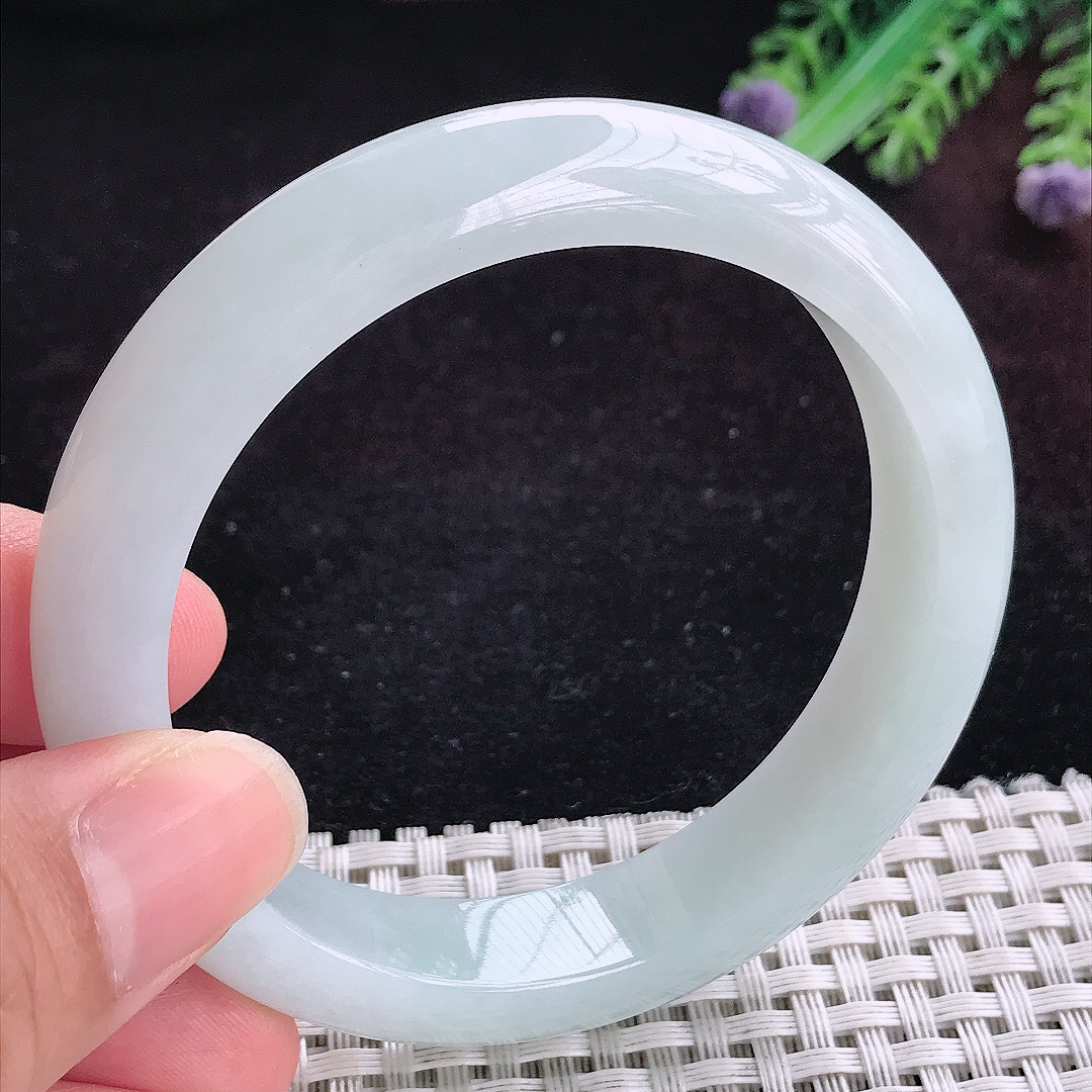 实拍A货翡翠57/12.5/8.5老坑冰润起胶白月光手镯宽边玉镯平安镯百搭