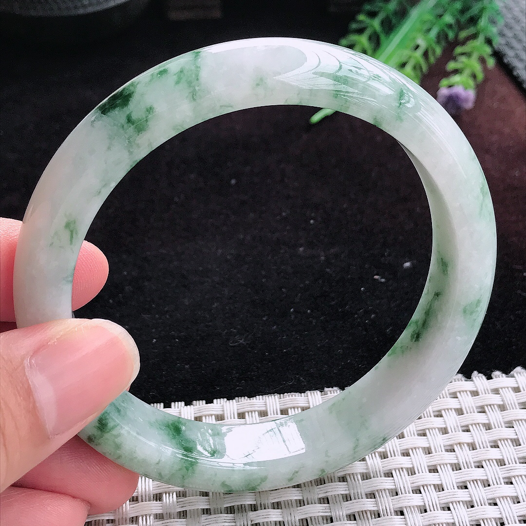 实拍A货翡翠62/13.2/8.7大圈口老坑精美冰润飘花手镯宽边玉镯平安镯百搭