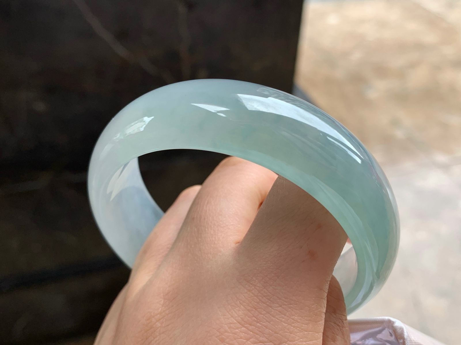 61-19.6-8
冰种宽版手镯^_^荧光十足