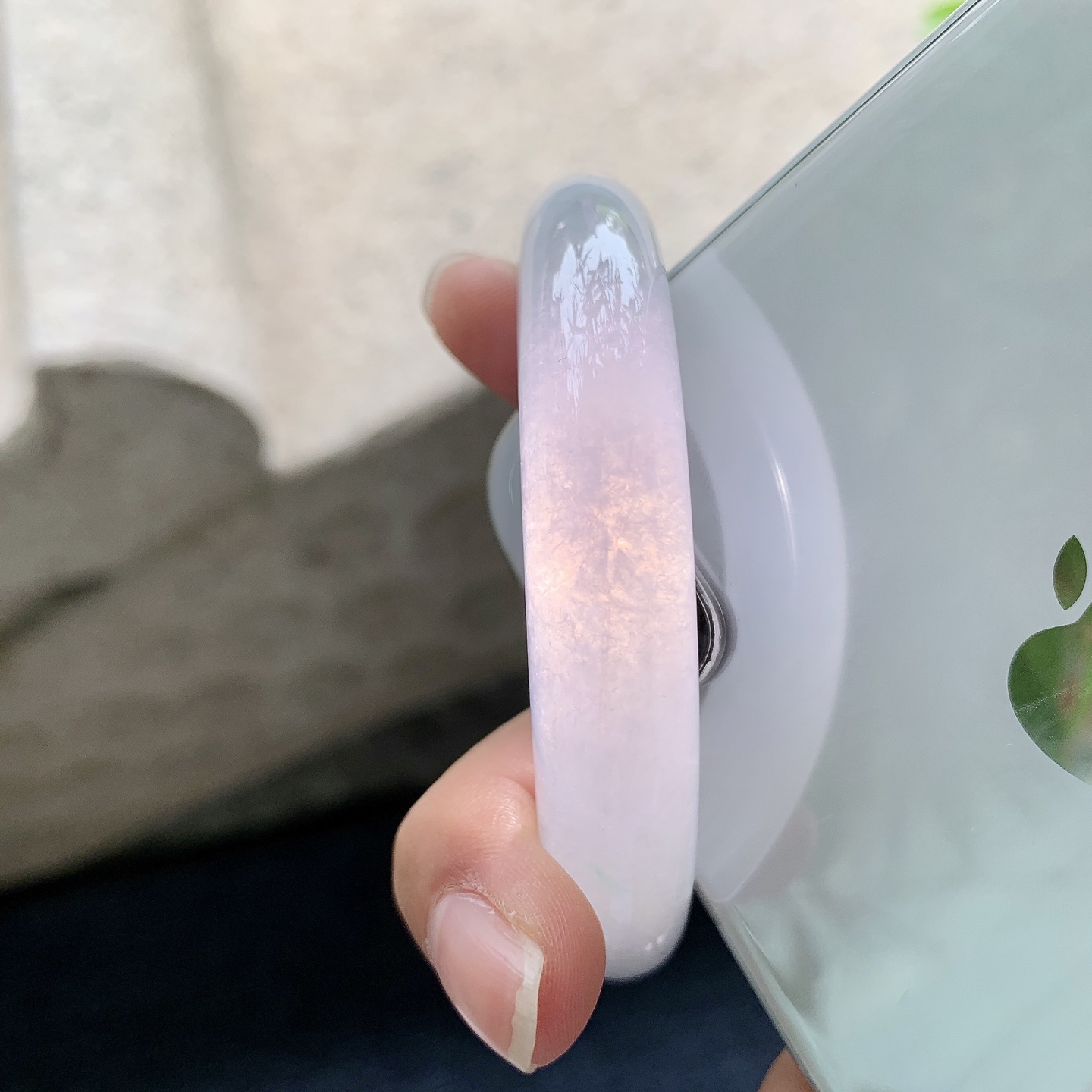 正圈56 57，圈口57.1/12/8.4，编码C5080604，描述糯冰飘绿，水润，种老，细腻，打灯有纹线