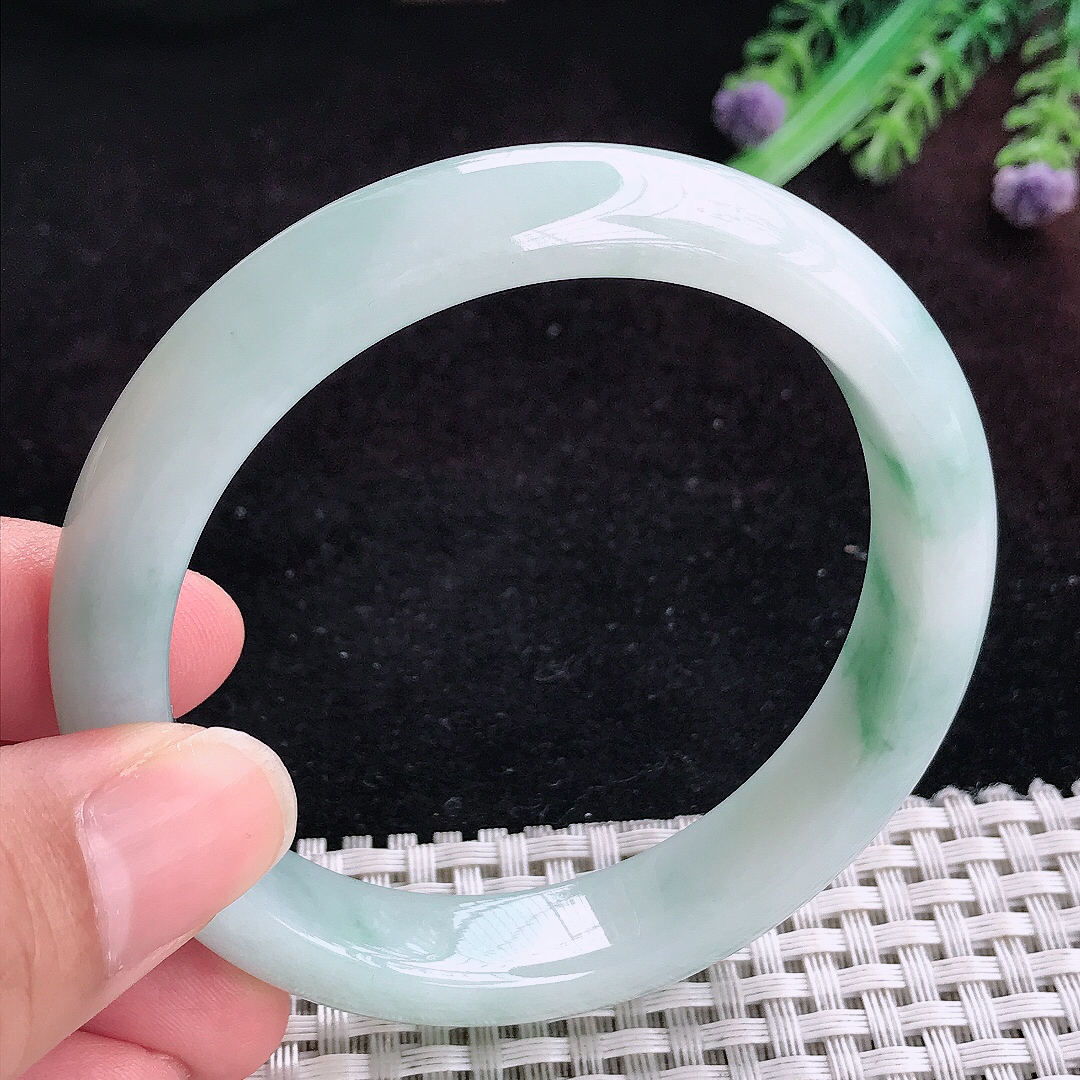 实拍A货翡翠57.5/12.6/8.3老坑秀气温润飘花手镯宽边玉镯平安镯百搭
