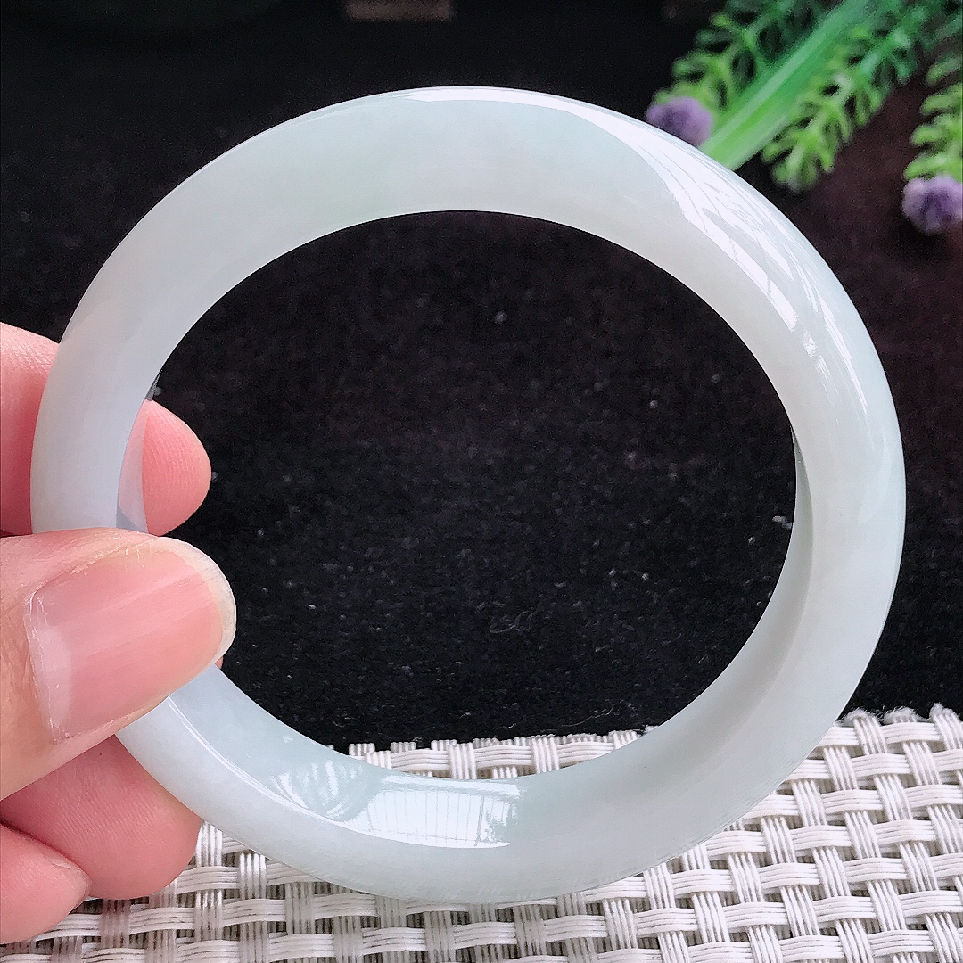 实拍A货翡翠57/12.5/8.5老坑冰润起胶白月光手镯宽边玉镯平安镯百搭
