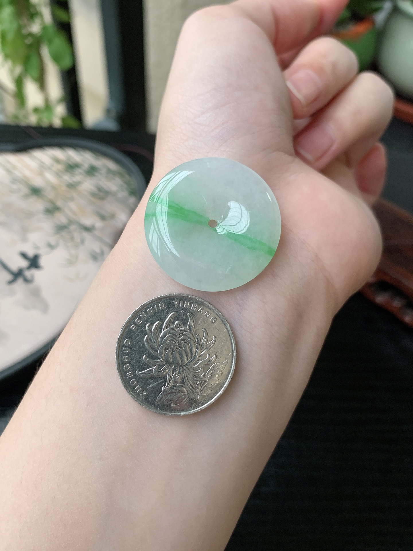 老坑冰种胶感飘阳绿平安扣吊坠,裸石尺寸:28.6-5.1mm