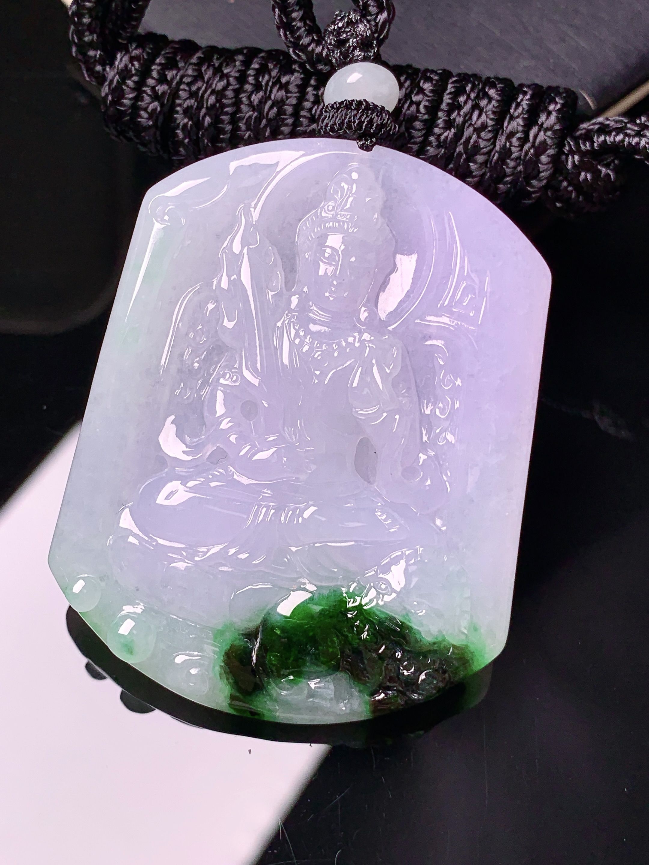 飘绿观音菩萨吊坠 玉质细腻 色泽艳丽清新 水润亮眼 整体尺寸47.2*37.5*5.5 w1