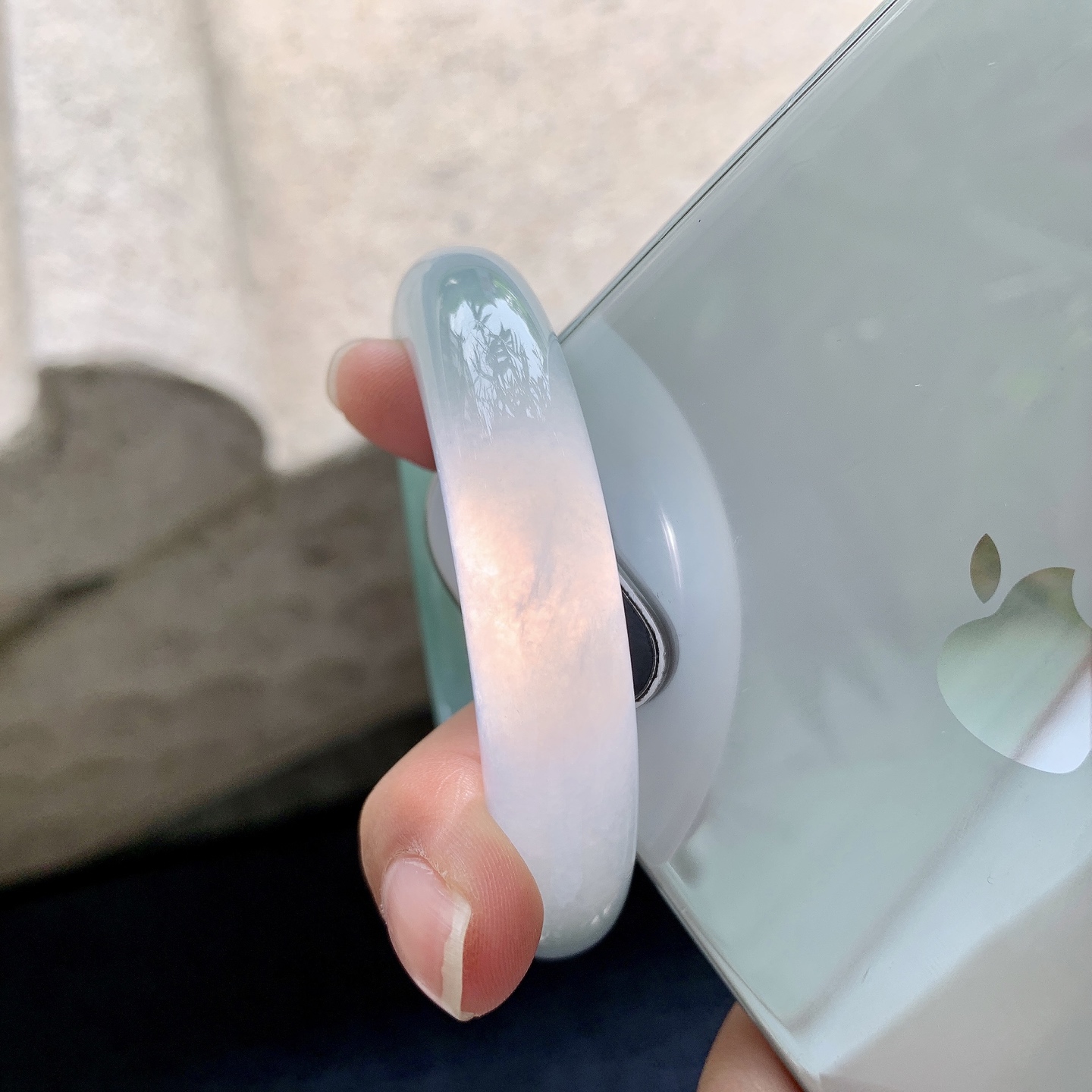正圈51 52，圈口52.2/7.8/8.8，编码C5080603，描述细糯晴绿，水润，种老，细腻，打灯有棉线