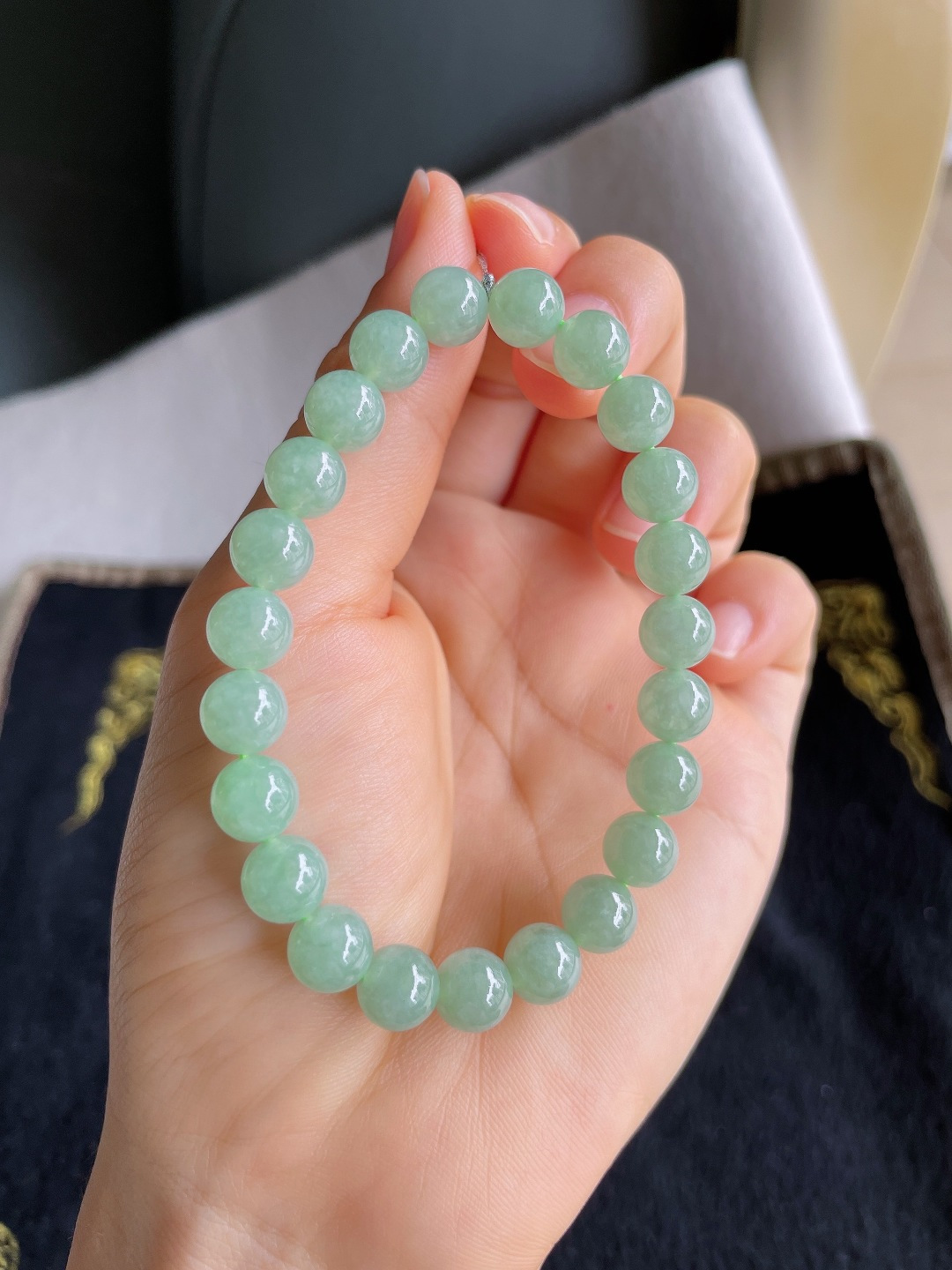 缅甸天然翡翠A货，冰满绿冰绿手串，尺寸：8mm。【编3546】