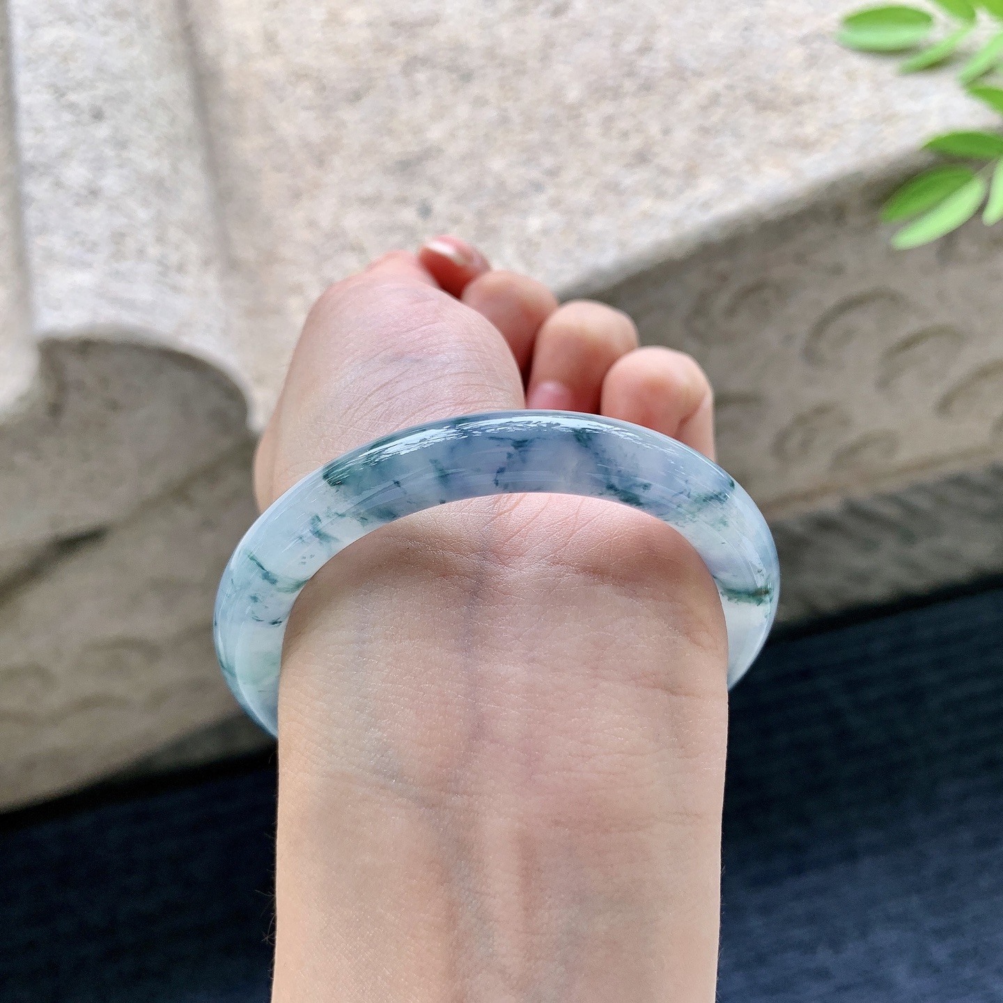 圆条51 52，圈口52.8/8.7/8.6，编码HD080606，冰糯紫罗兰飘花，水润，种老，细腻，无裂。