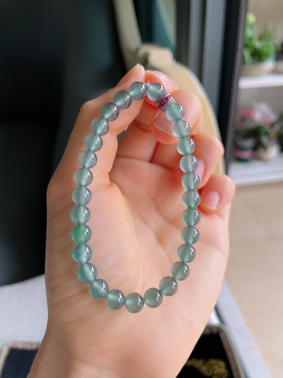 天然翡翠A货，冰蓝水手串，尺寸：6.3mm。