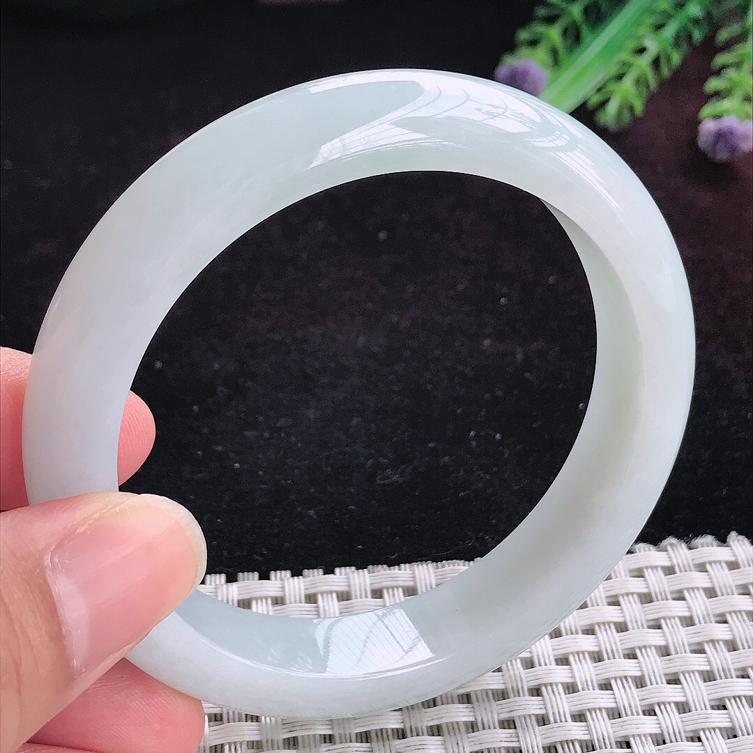 实拍A货翡翠57/12.5/8.5老坑冰润起胶白月光手镯宽边玉镯平安镯百搭
