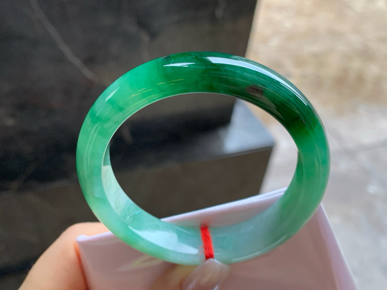 53.2-12.2-8
辣绿色手镯^_^绿色浓郁大气 上手漂亮