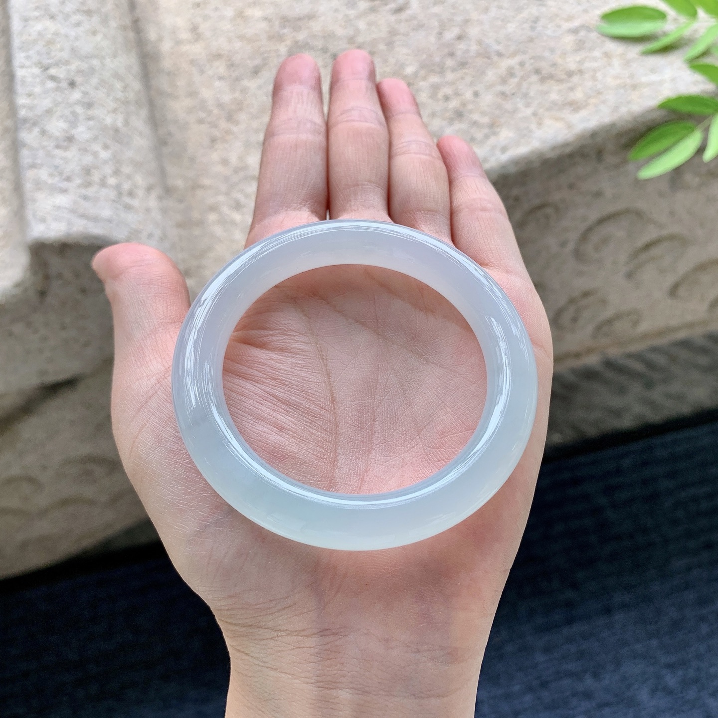 圆条50 51，圈口51/9/9.3，编码A1080615，糯冰晴底，水润，种老，细腻，打灯有棉纹