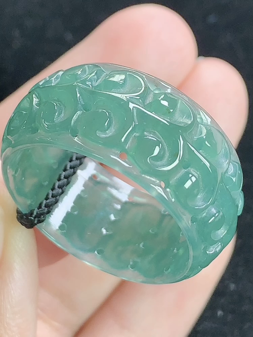 蓝水雕花戒指，无裂，内径尺寸23.2-12.2-2.9mm，31号手寸，d05apt