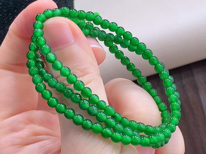 ️ 满绿珠链，尺寸取一4.0mm，包A附证书
