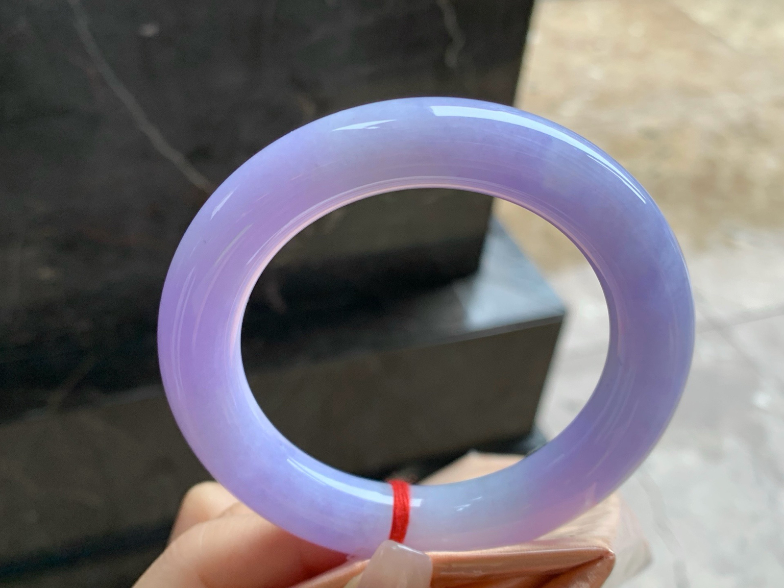 57.6-12.5
紫罗兰圆条手镯^_^底子细腻 颜色浓郁