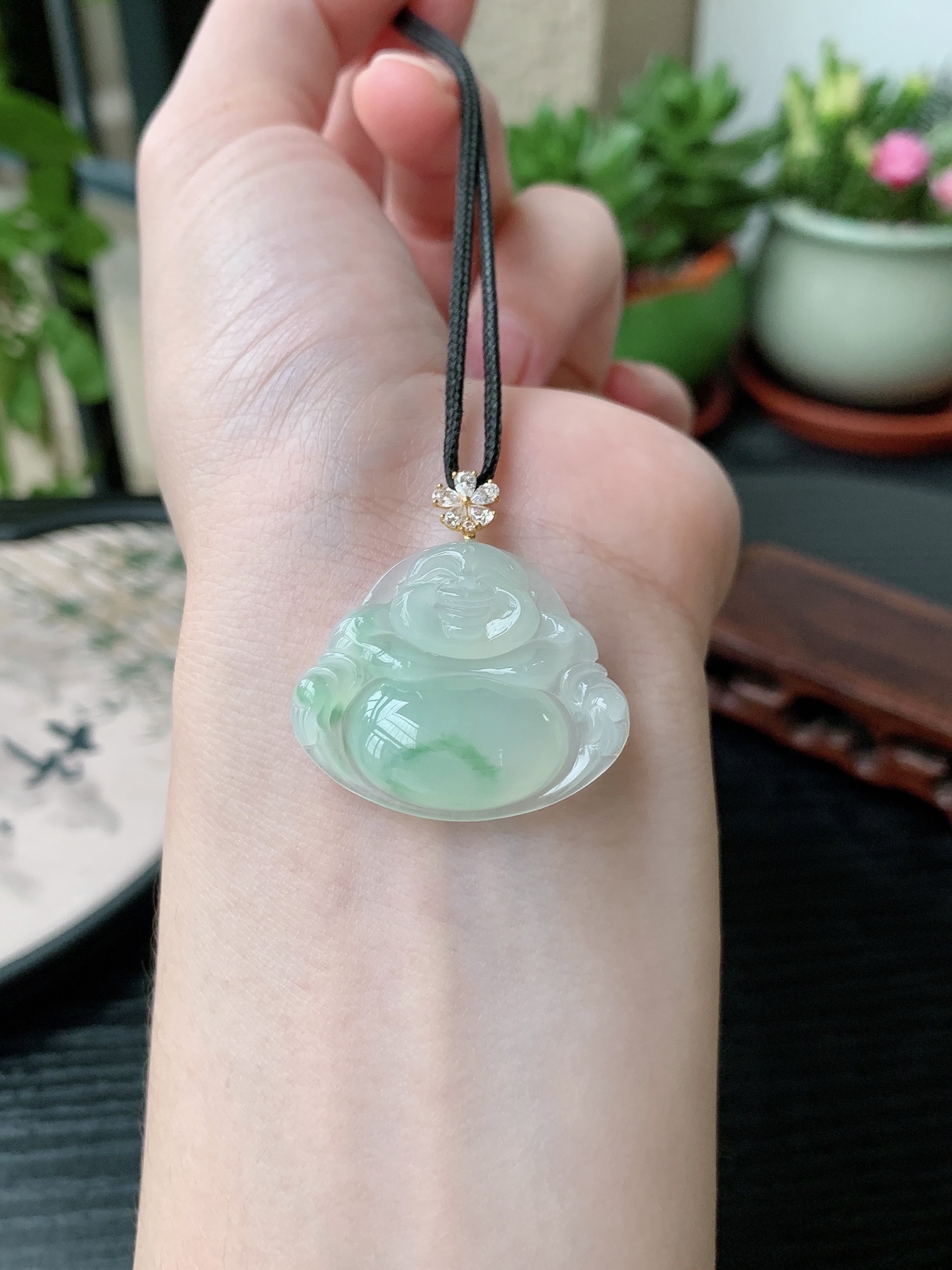 18k金镶嵌老坑冰种胶感飘花佛公吊坠,裸石尺寸:25.3-30-5.8mm