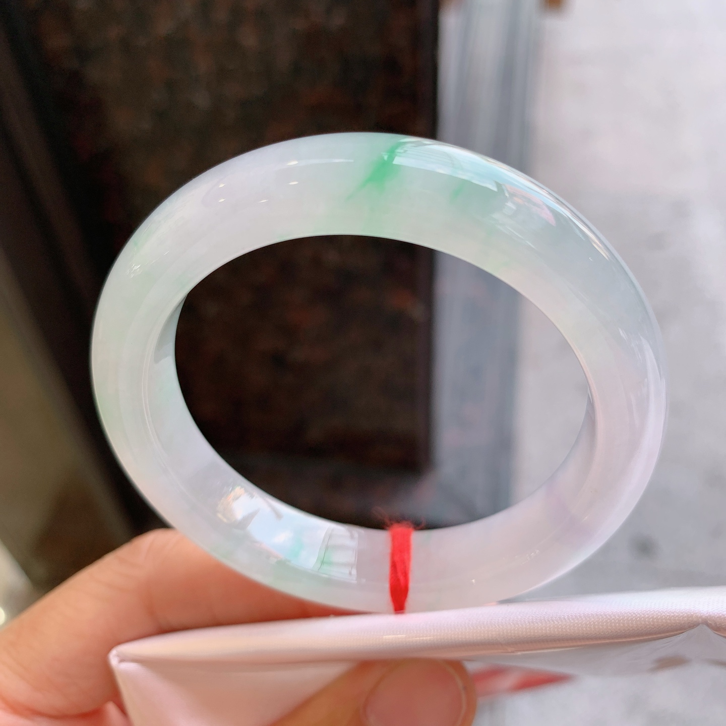 正圈冰飘绿 无裂 尺寸：50.8/10.8/8.2 小圈口