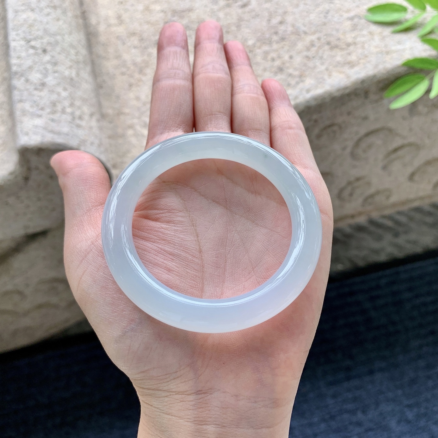 圆条50 51，圈口51/9/9.3，编码A1080615，糯冰晴底，水润，种老，细腻，打灯有棉纹