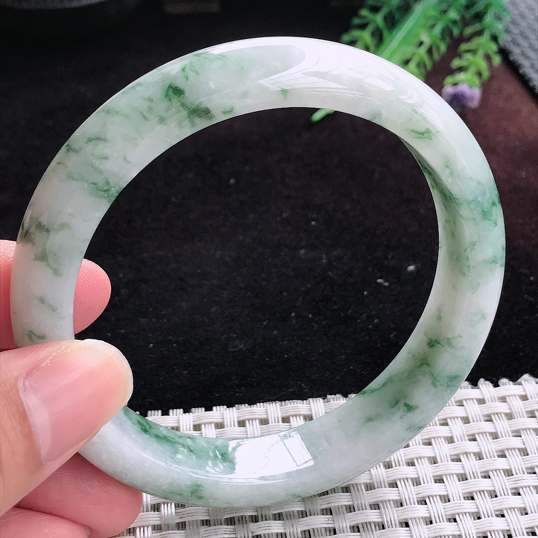 实拍A货翡翠62/13.2/8.7大圈口老坑精美冰润飘花手镯宽边玉镯平安镯百搭