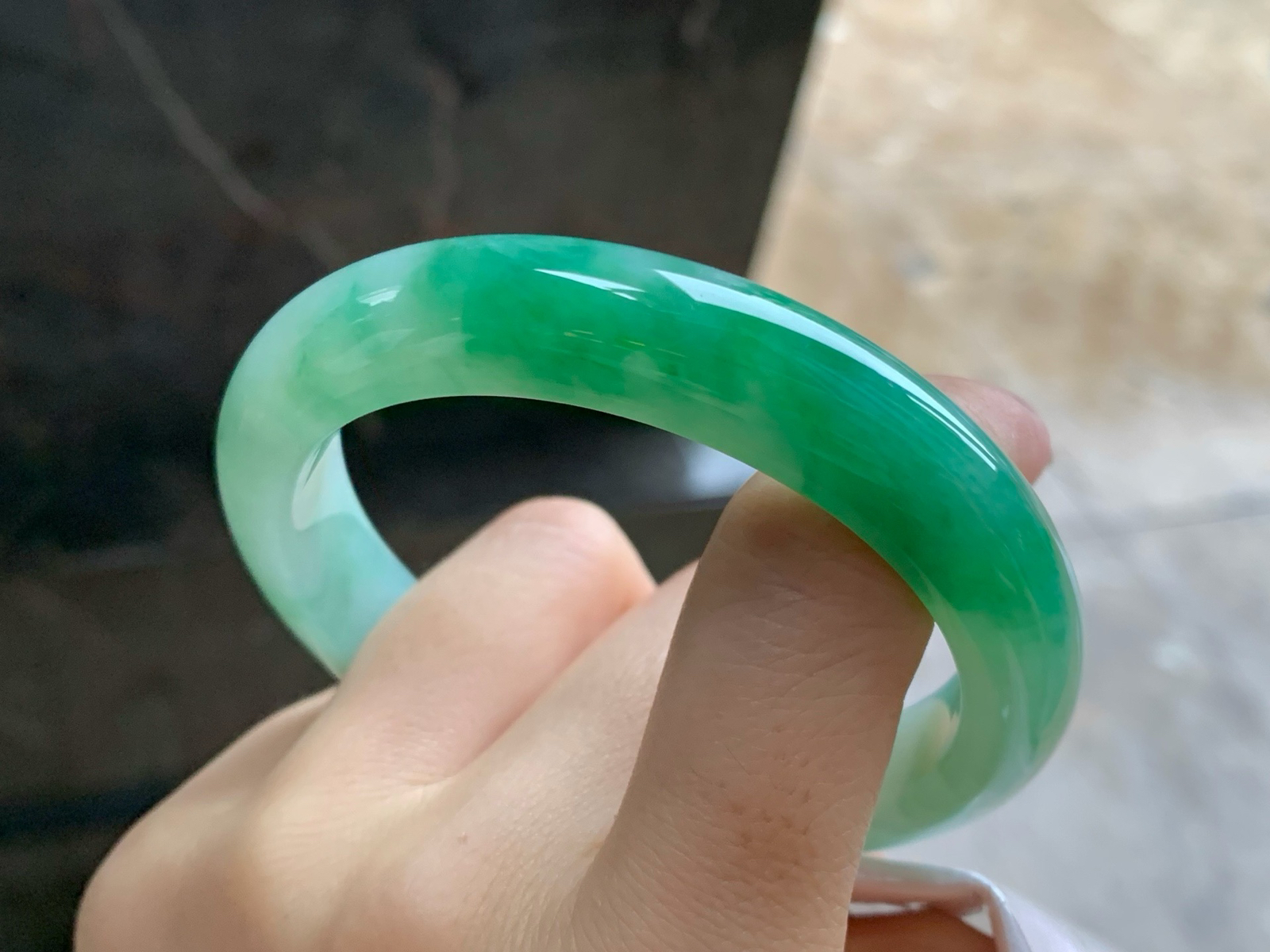 57-11.8-8.6
带色手镯^_^有种有色～绿色浓郁