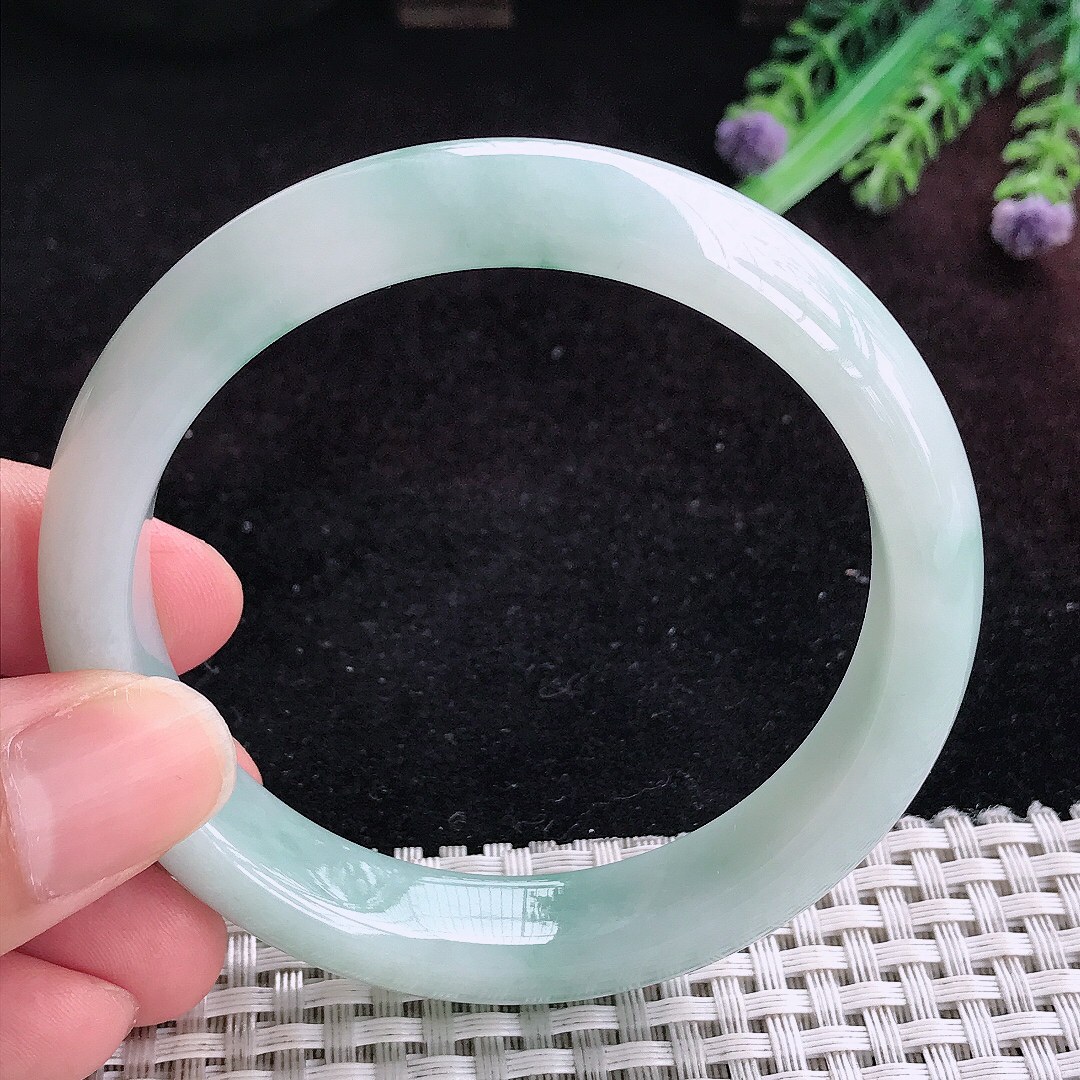 实拍A货翡翠57.5/12.6/8.3老坑秀气温润飘花手镯宽边玉镯平安镯百搭