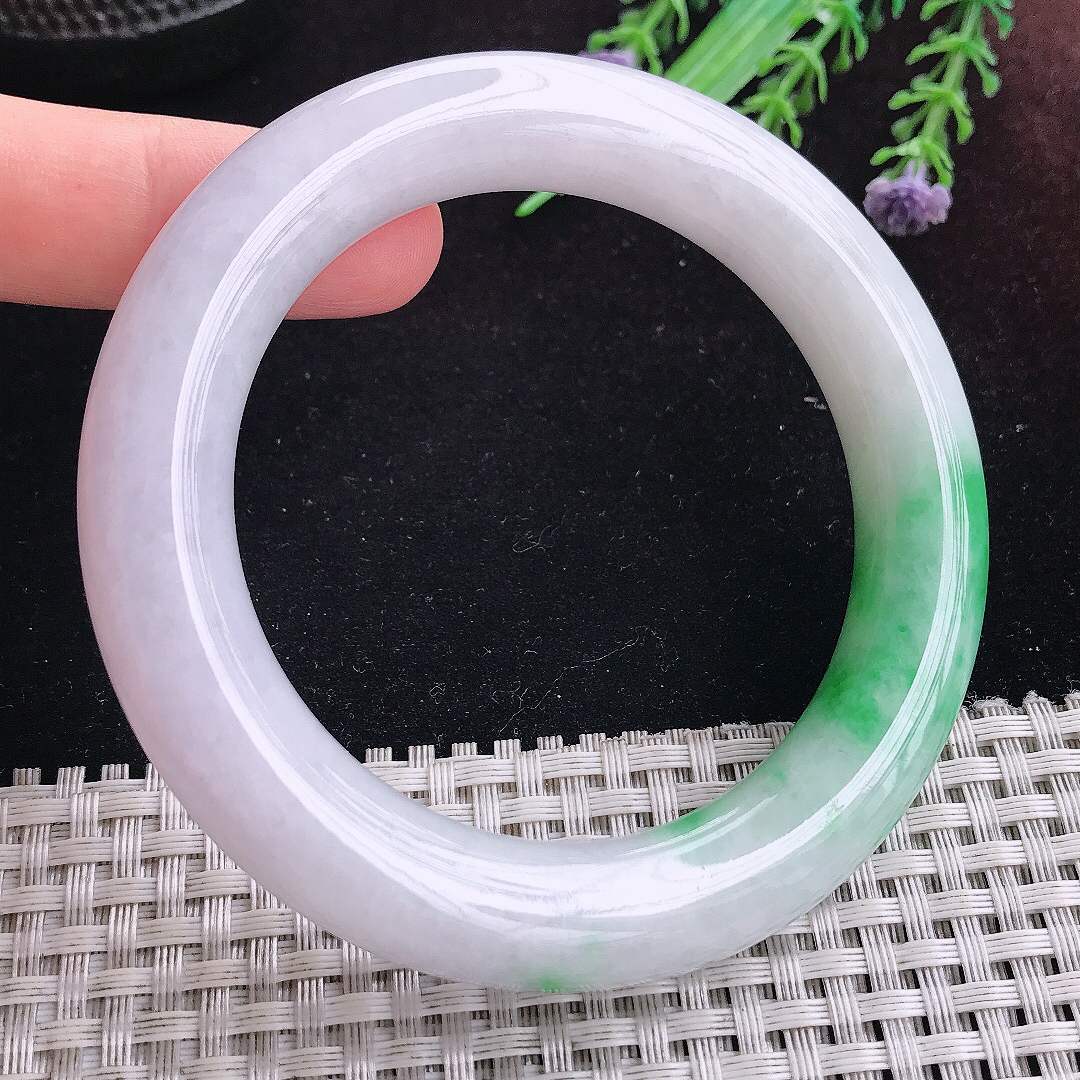 实拍A货翡翠57.5/12.1/12.2老坑精美飘阳绿胖圆条手镯平安镯百搭