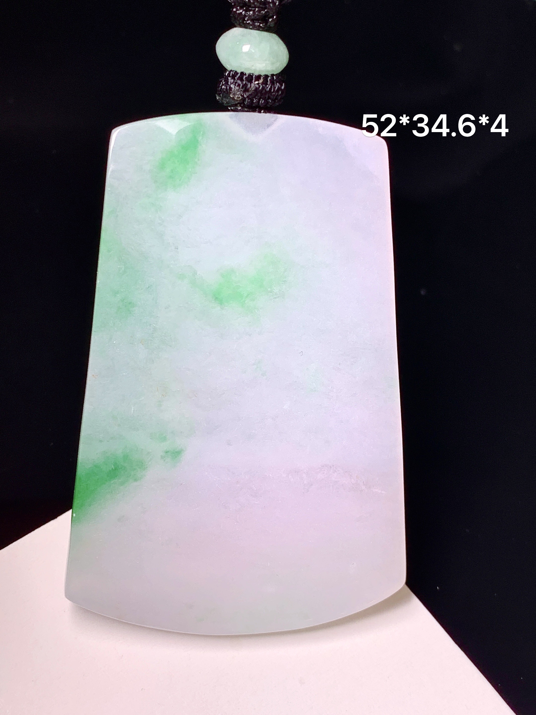 飘绿无事牌吊坠 玉质细腻 色泽艳丽清新 水润亮眼 整体尺寸 52*34.6*4 w1