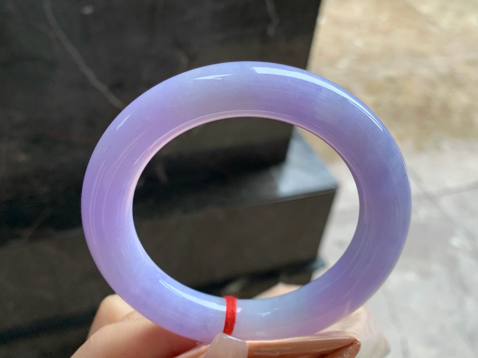 57.6-12.5
紫罗兰圆条手镯^_^底子细腻 颜色浓郁