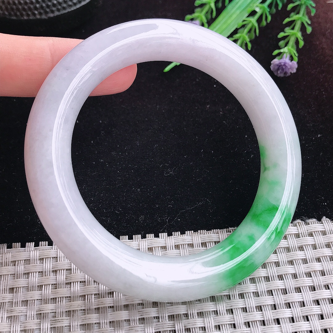 实拍A货翡翠57.5/12.1/12.2老坑精美飘阳绿胖圆条手镯平安镯百搭
