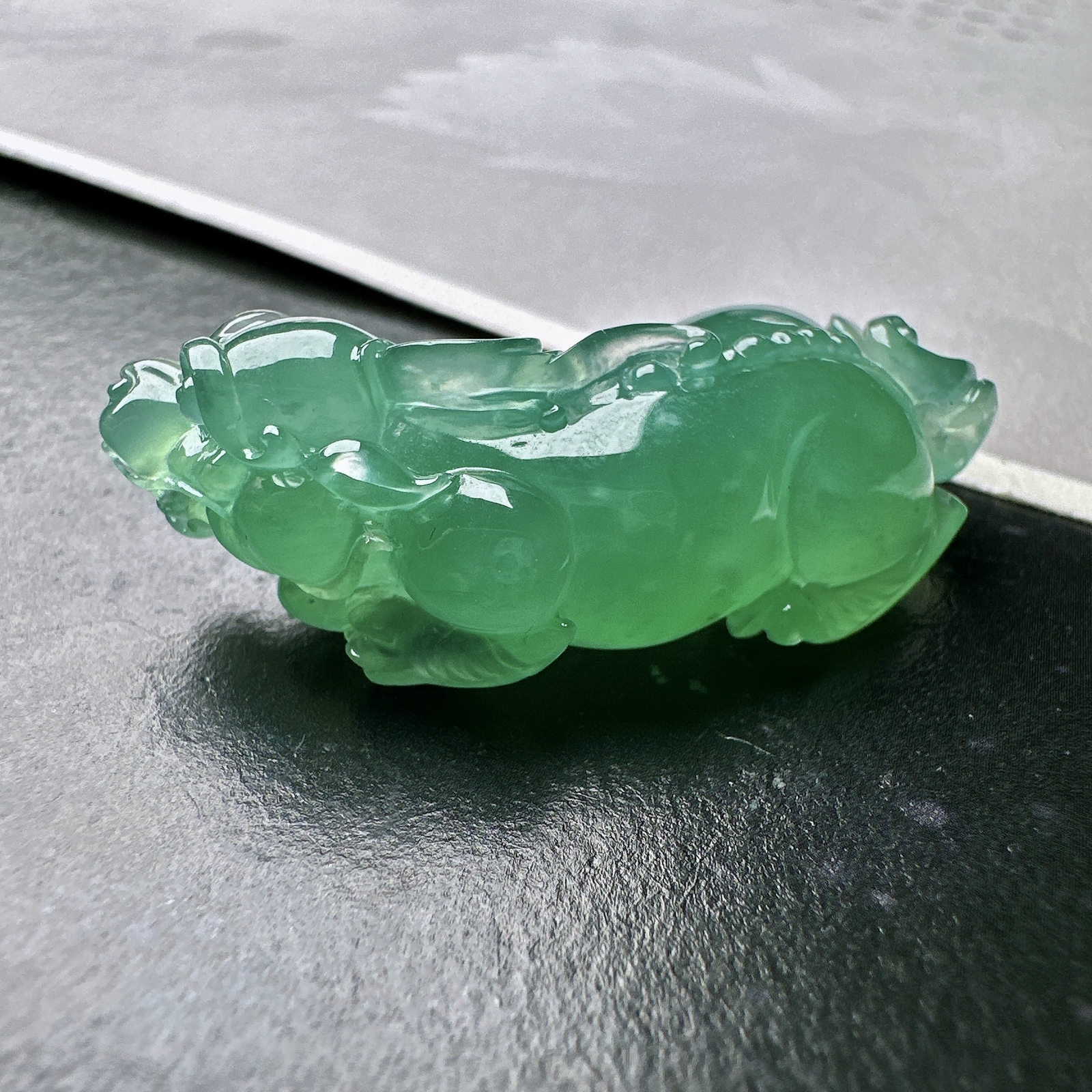 【冰种晴蓝貔貅】种水特色兼备，冰感很强烈，更难得的是底子很干净，色泽漂亮，难得好东西。