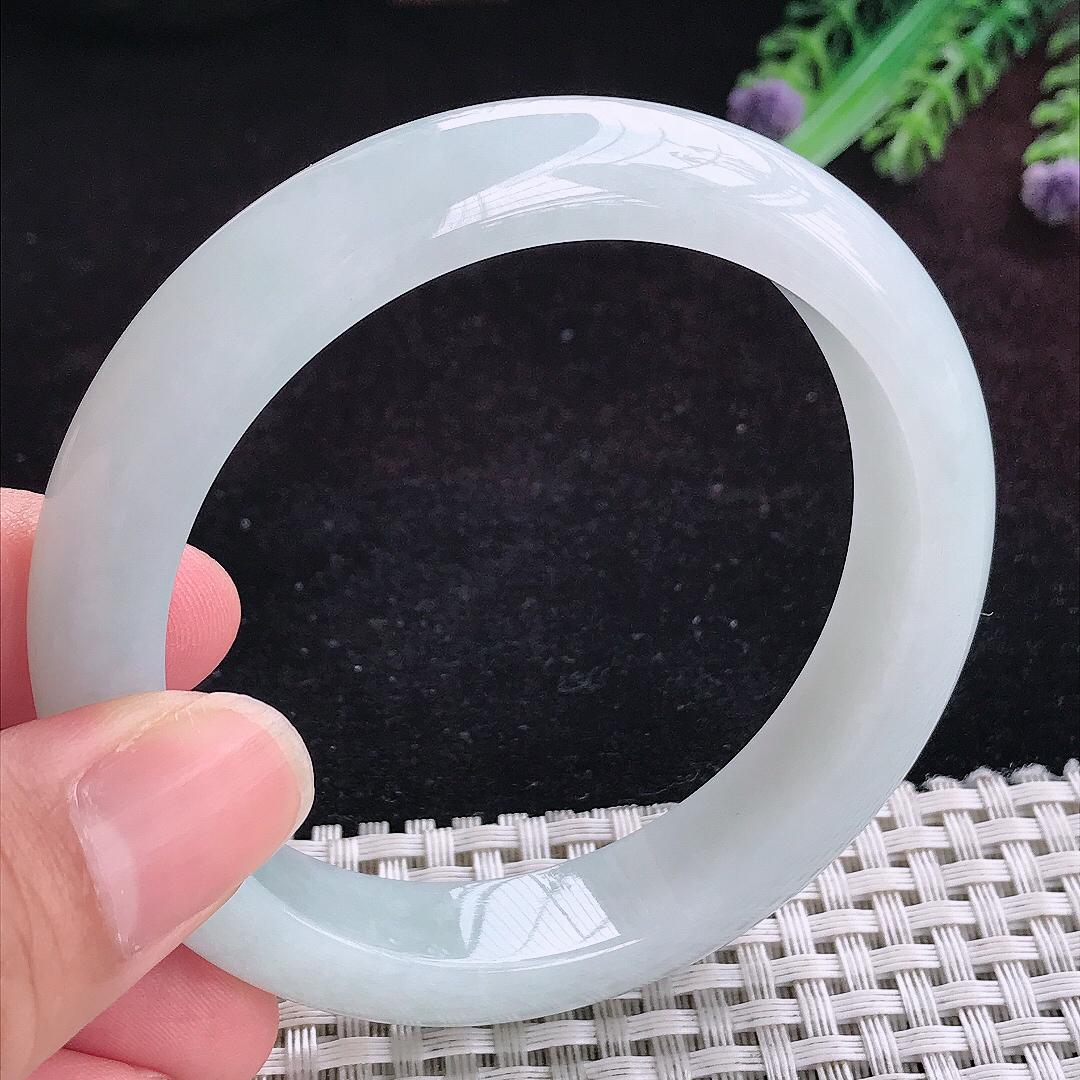 实拍A货翡翠57/12.5/8.5老坑冰润起胶白月光手镯宽边玉镯平安镯百搭