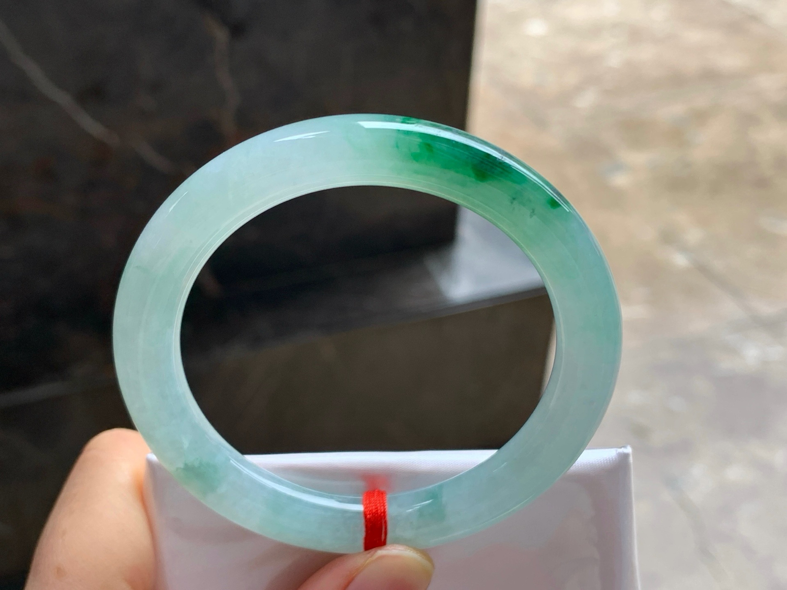 52.3-8.5
绿色圆条手镯^_^清新