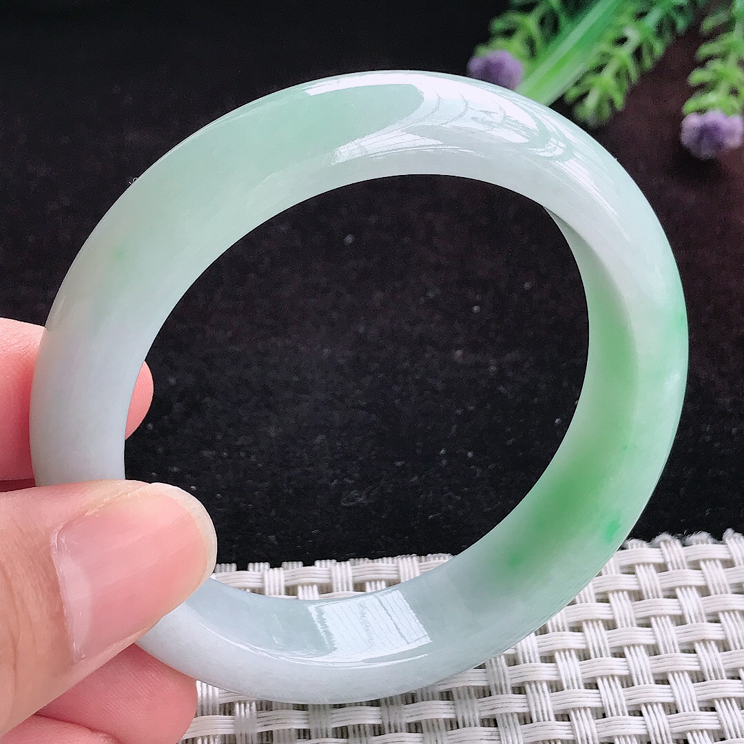 实拍A货翡翠54.5/13.8/8.5老坑冰润飘阳绿手镯宽边玉镯平安镯百搭
