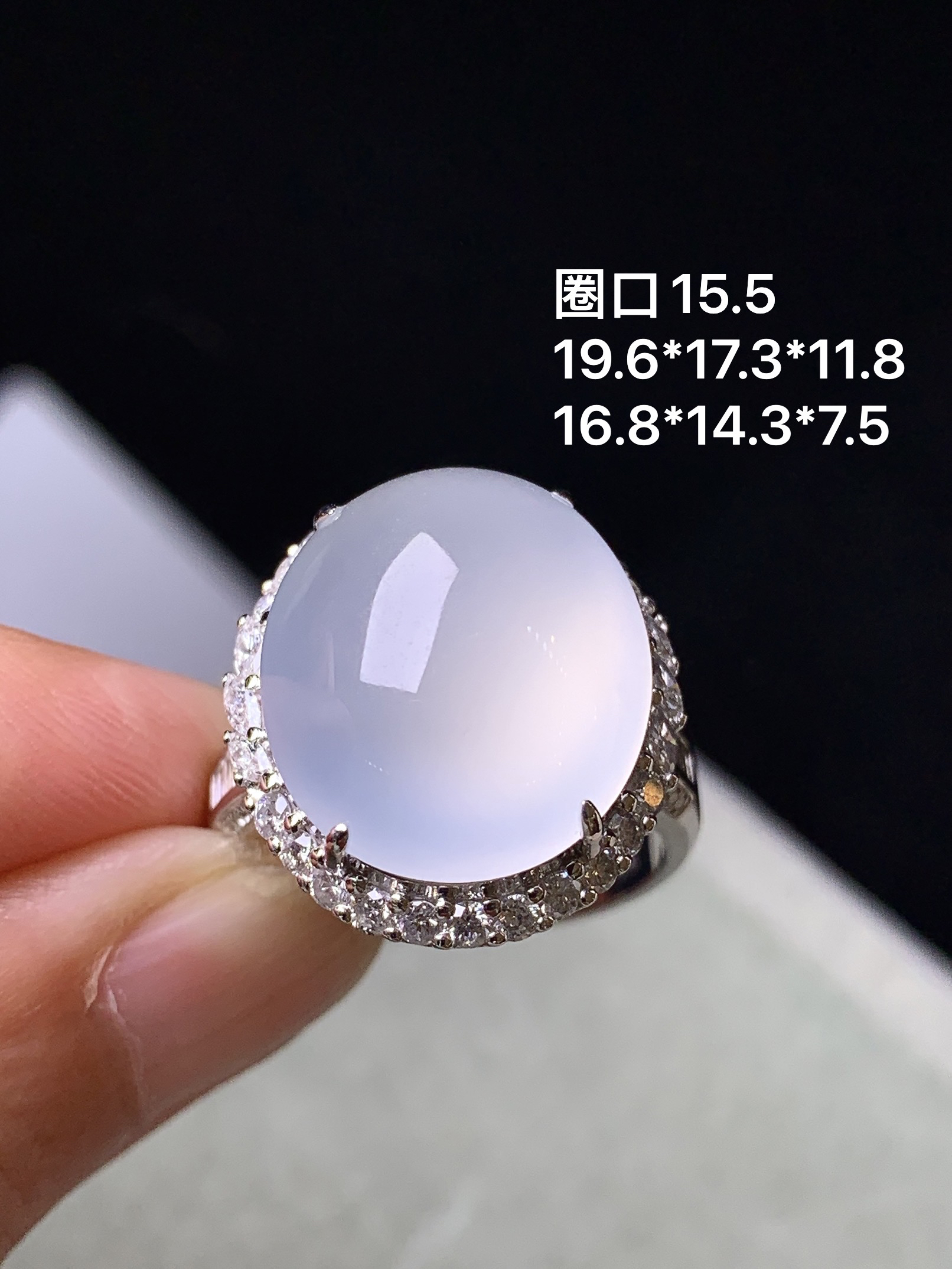 18k金钻镶嵌冰种蛋面戒指 玉质细腻 色泽艳丽清新 水润亮眼 圈口15.5 整体尺寸19.6*17.3*11.8 m3