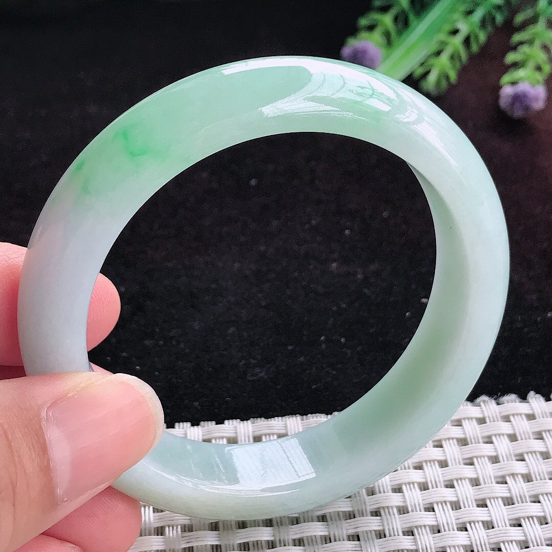 实拍A货翡翠54.5/13.8/8.5老坑冰润飘阳绿手镯宽边玉镯平安镯百搭