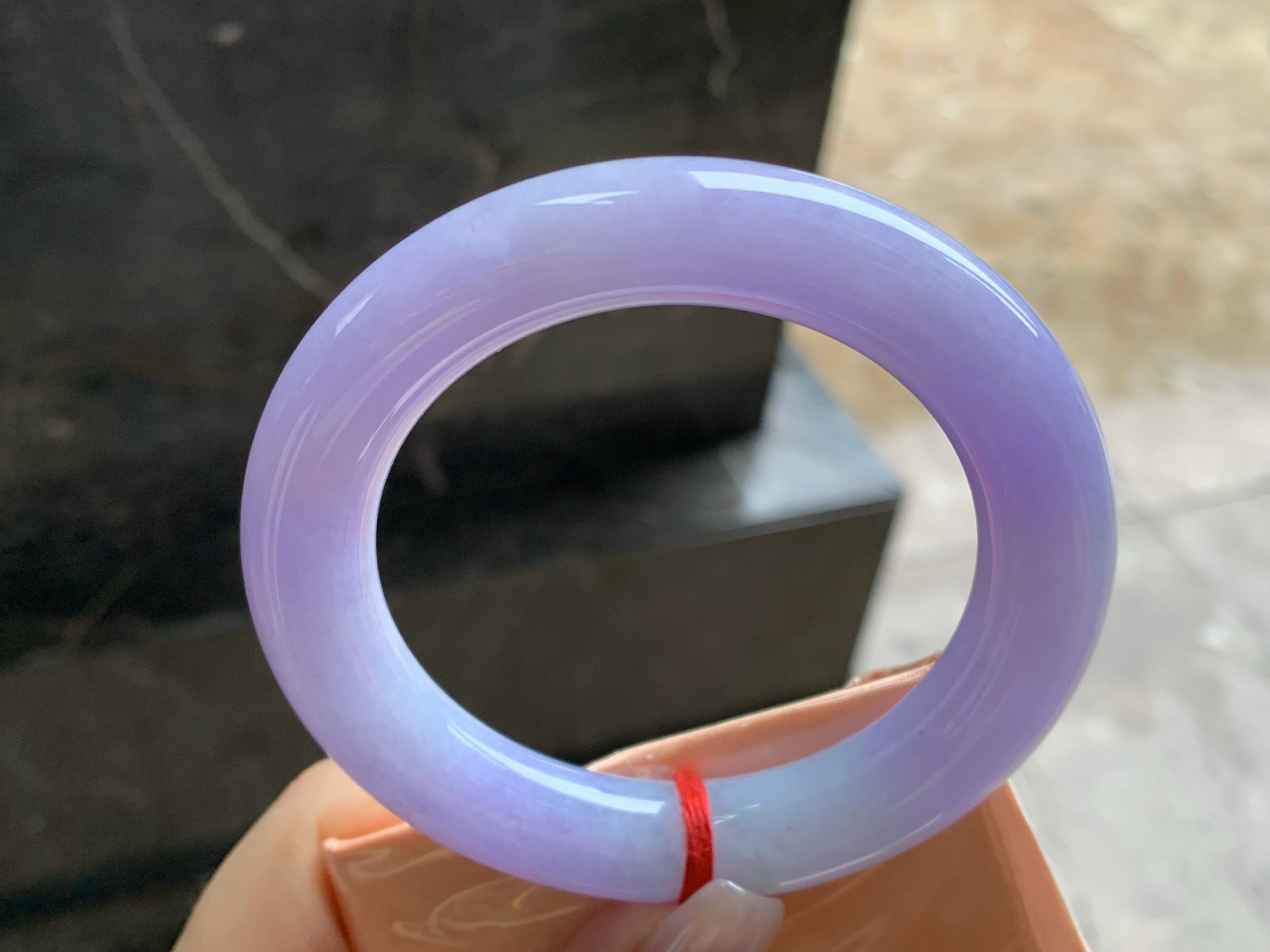 57.6-12.5
紫罗兰圆条手镯^_^底子细腻 颜色浓郁
