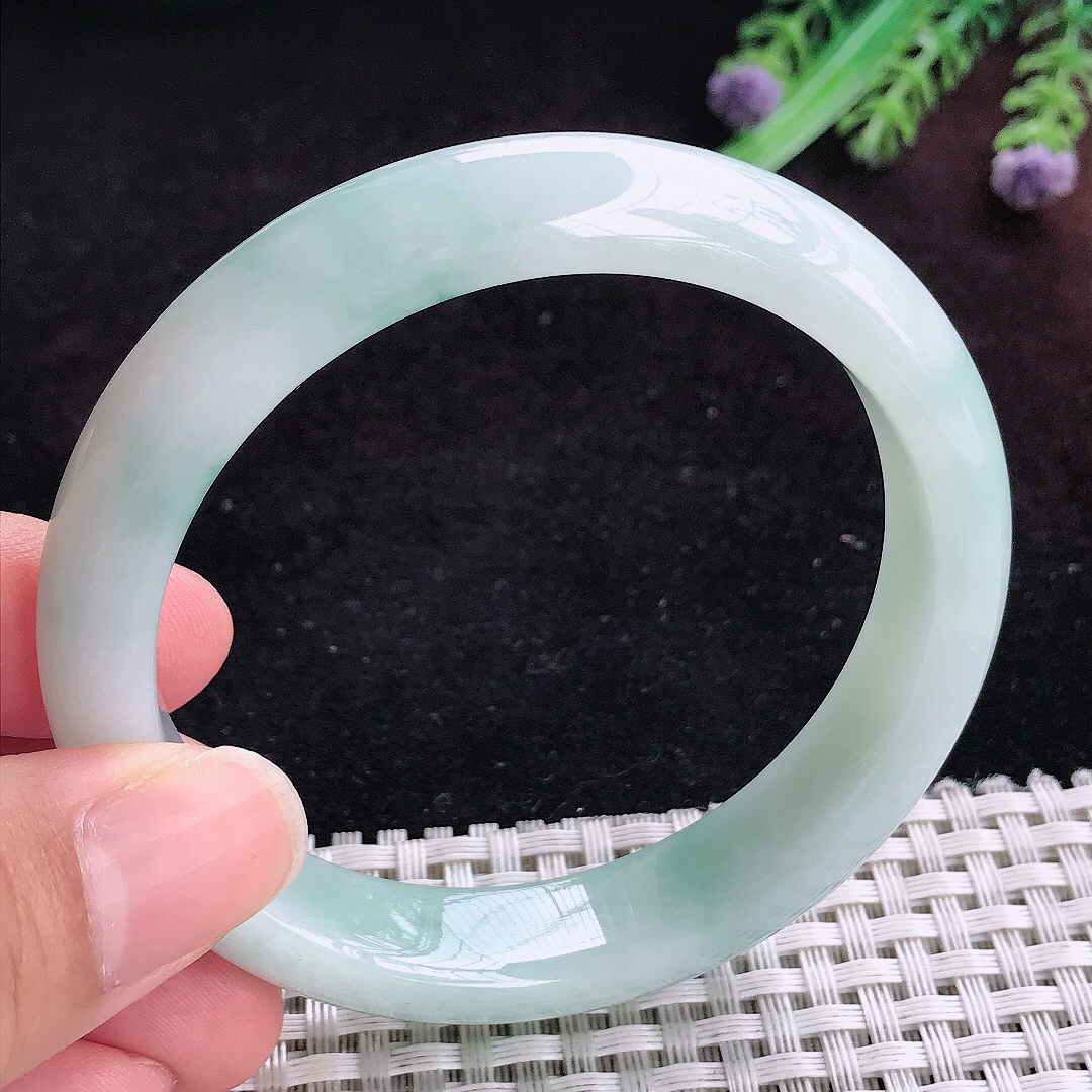 实拍A货翡翠57.5/12.6/8.3老坑秀气温润飘花手镯宽边玉镯平安镯百搭