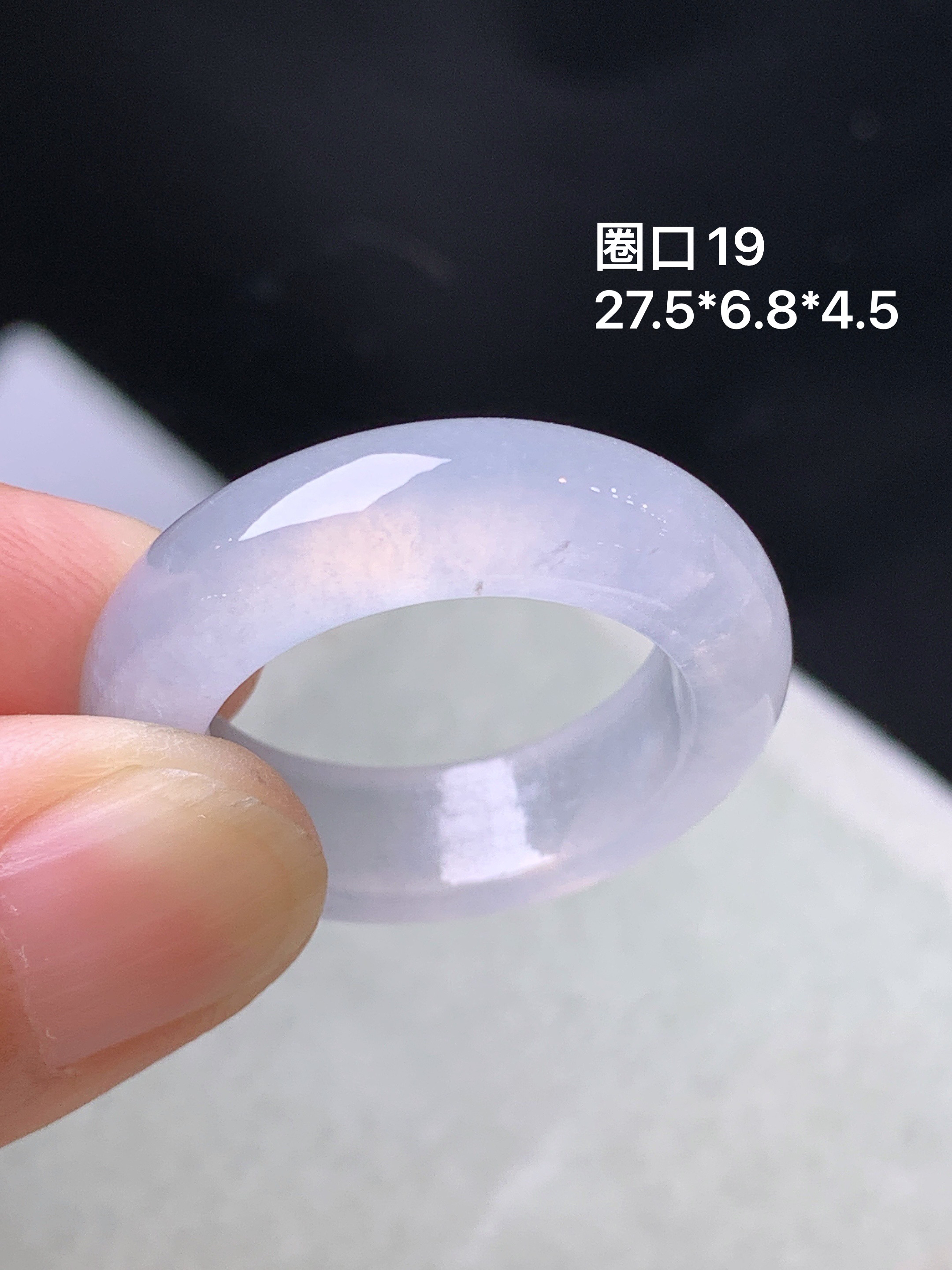 冰种指环 玉质细腻 色泽艳丽清新 水润亮眼 圈口19 整体尺寸27.5*6.8*4.5 j3