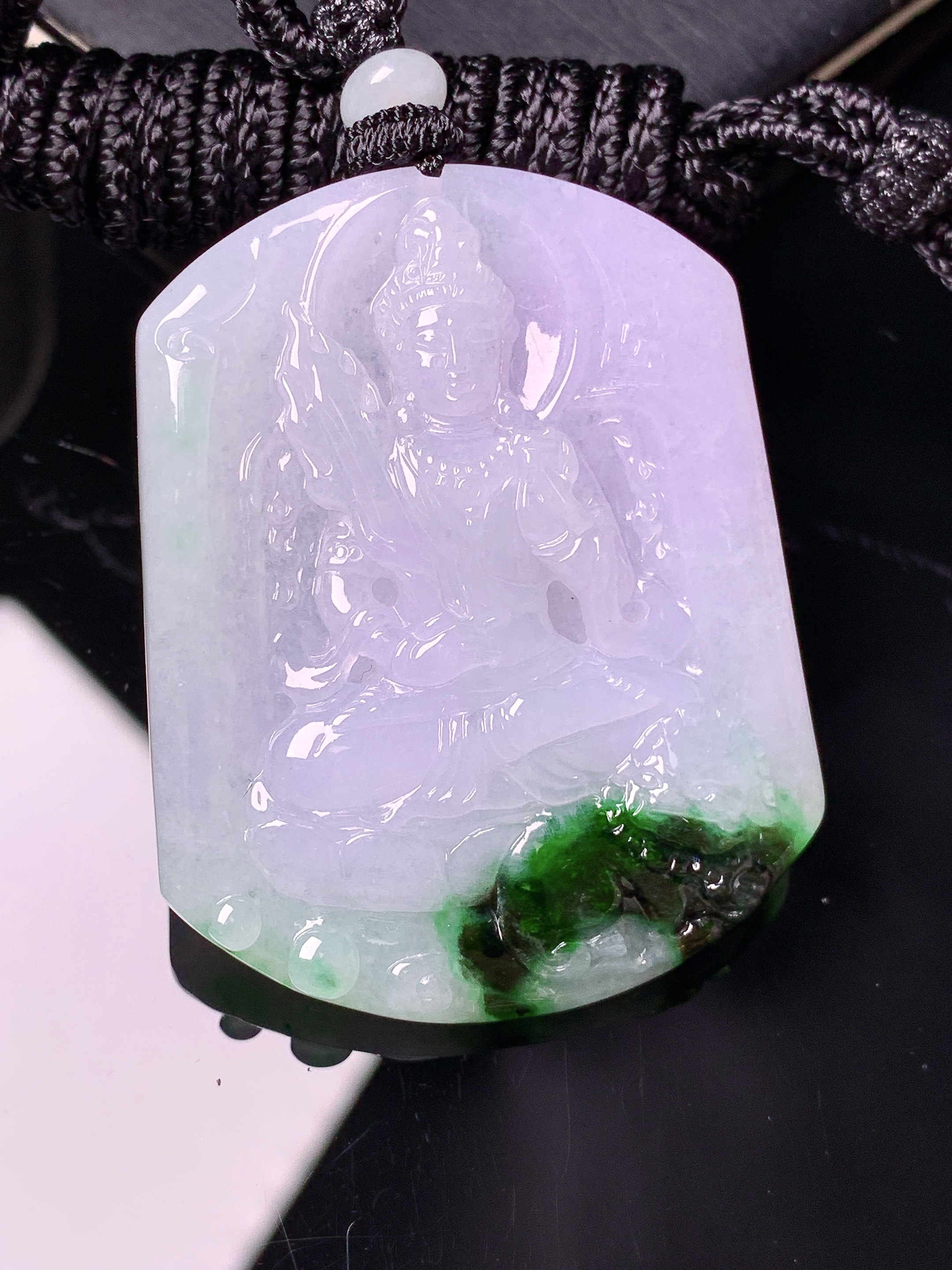 飘绿观音菩萨吊坠 玉质细腻 色泽艳丽清新 水润亮眼 整体尺寸47.2*37.5*5.5 w1