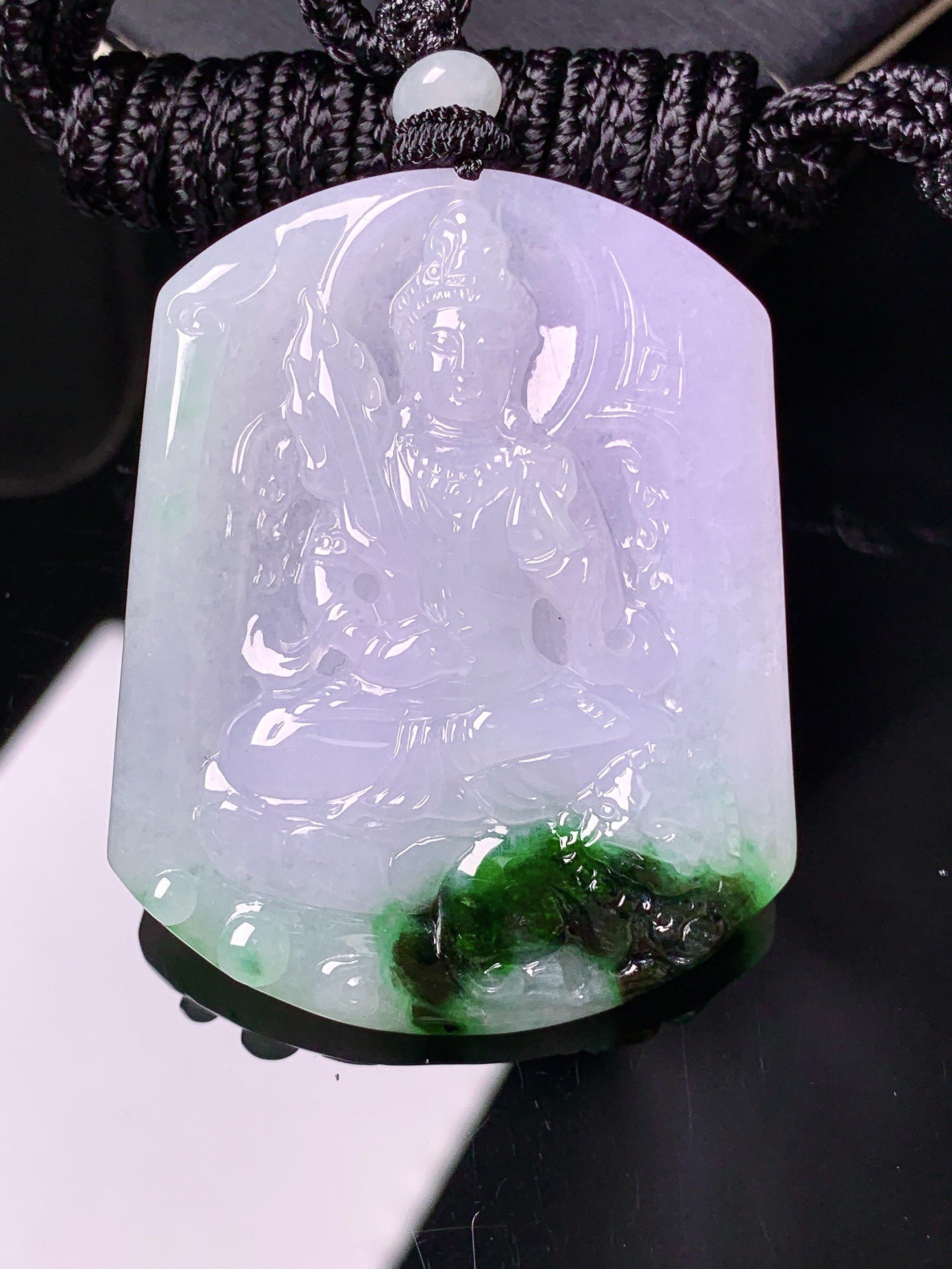 飘绿观音菩萨吊坠 玉质细腻 色泽艳丽清新 水润亮眼 整体尺寸47.2*37.5*5.5 w1